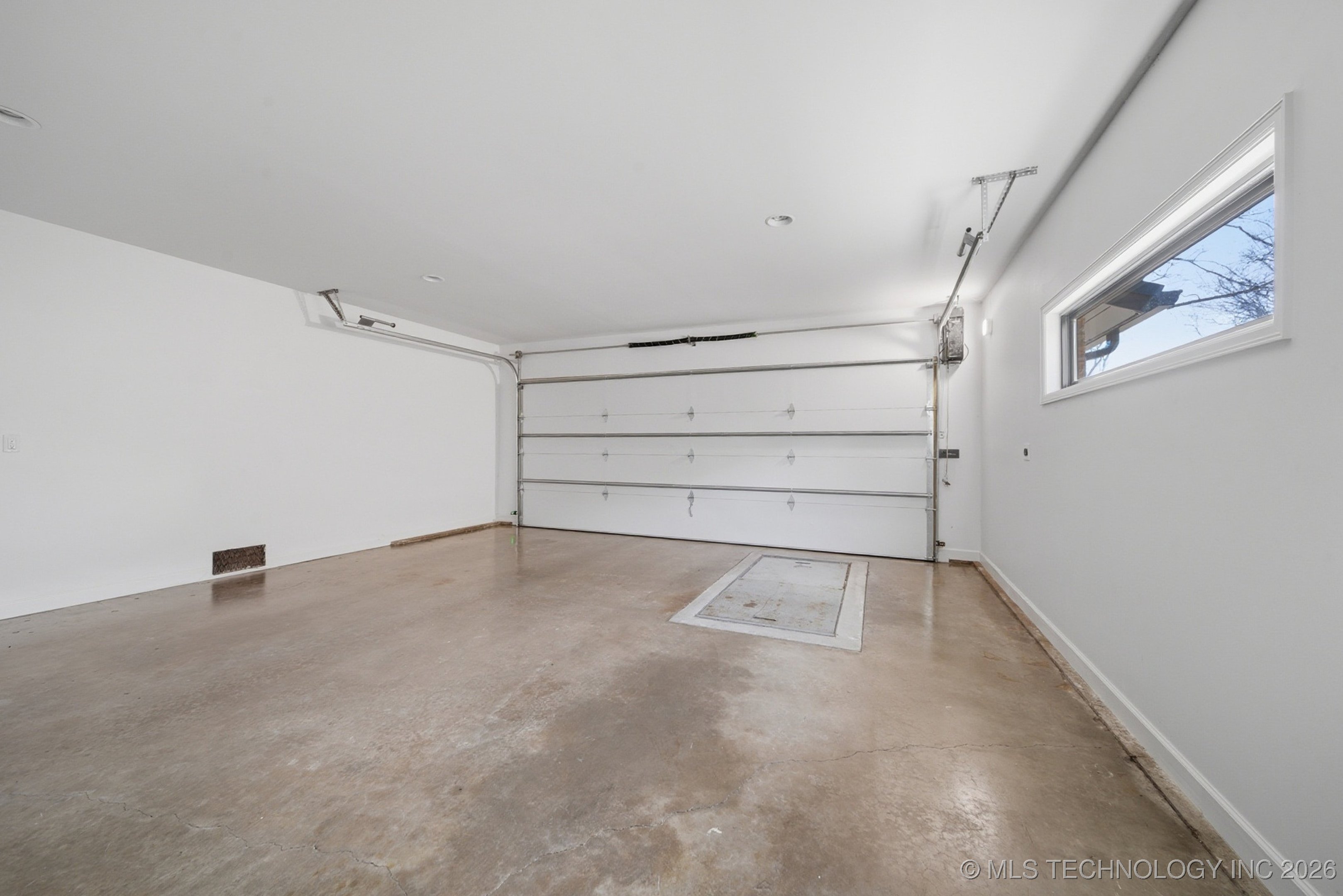 2931 E 39th Street Property Photo 43