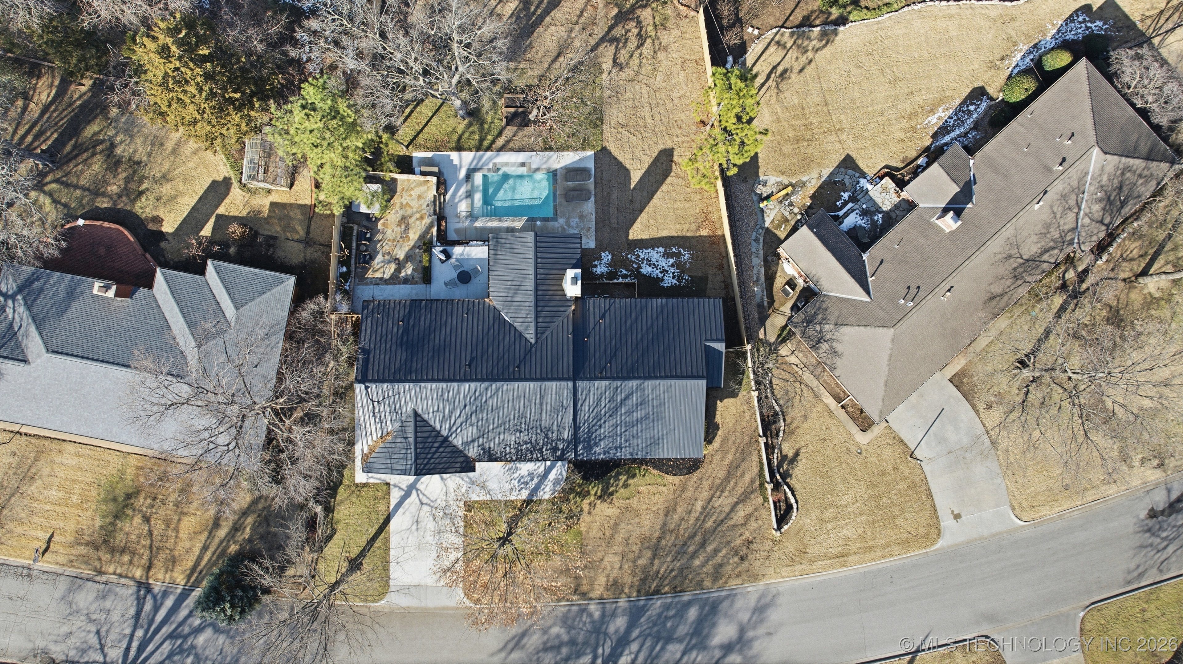 2931 E 39th Street Property Photo 45