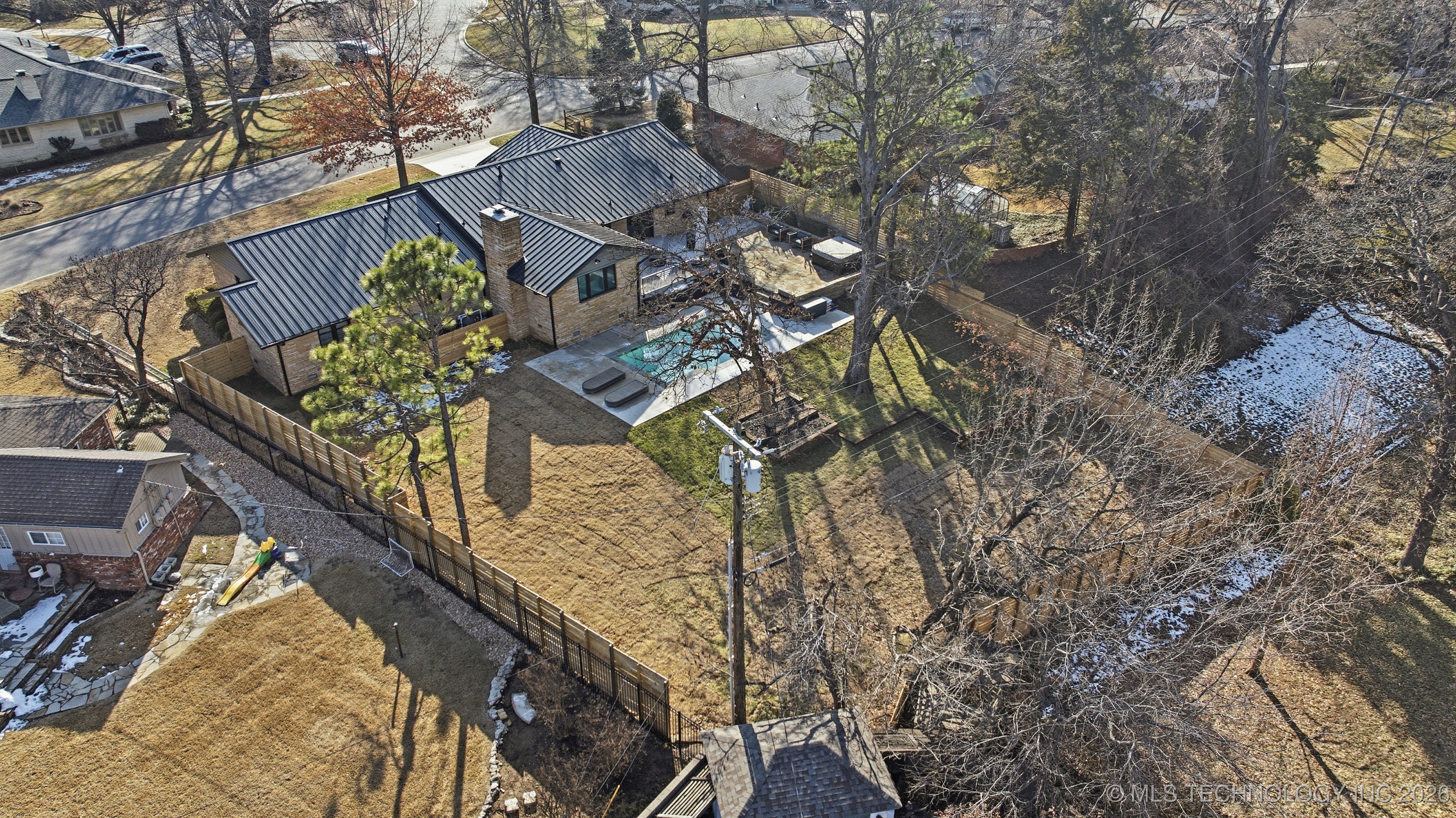 2931 E 39th Street Property Photo 46