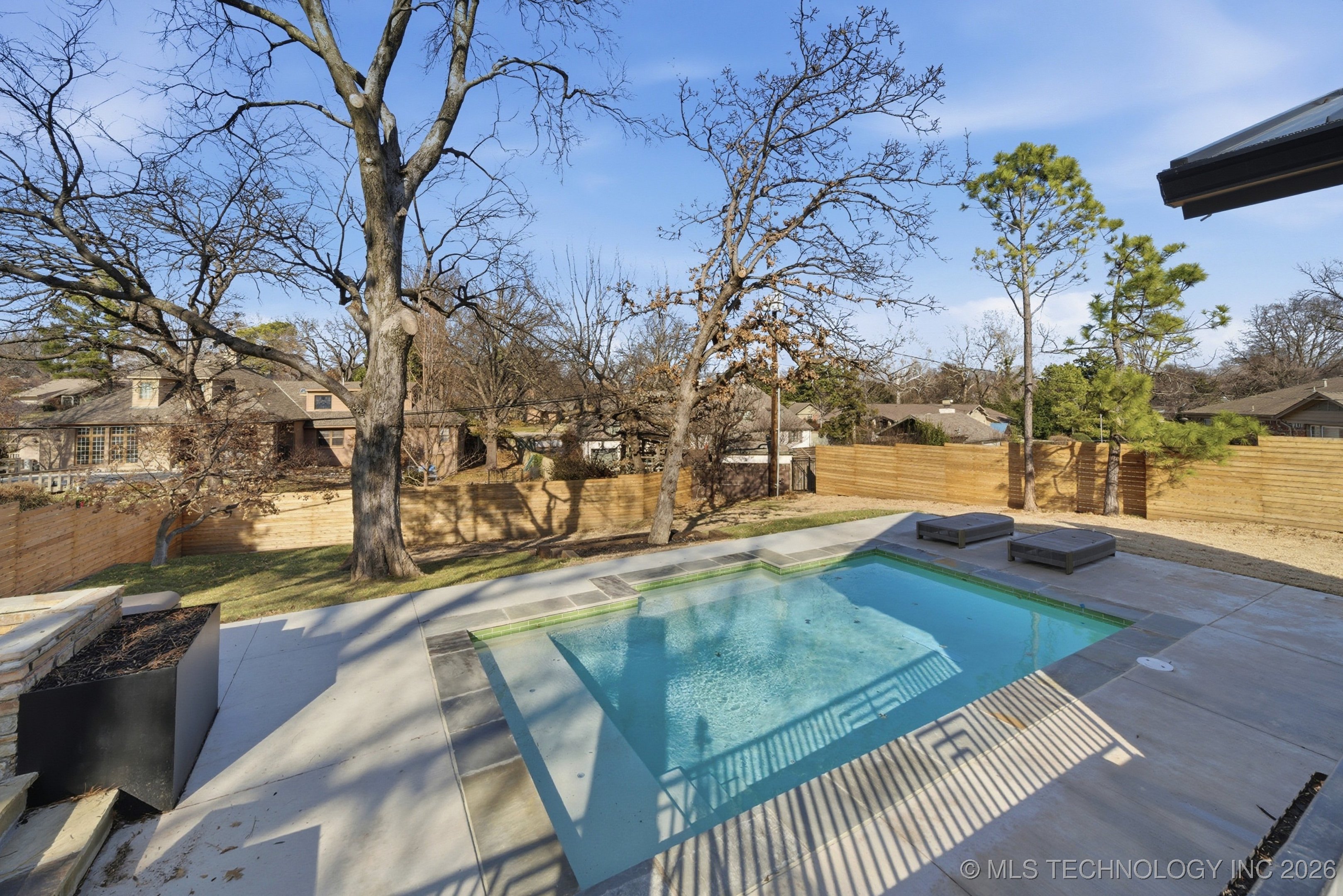 2931 E 39th Street Property Photo 49