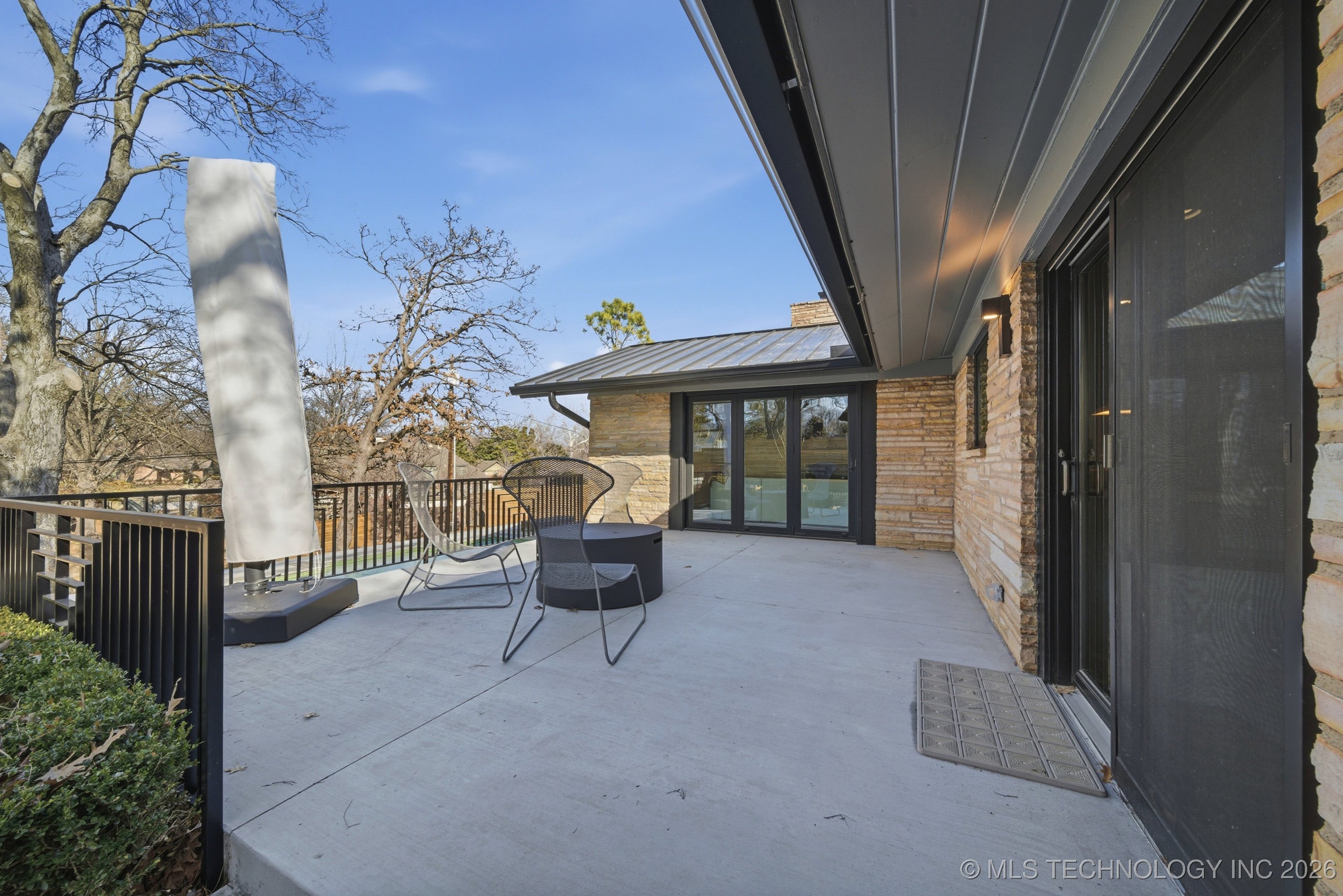 2931 E 39th Street Property Photo 50