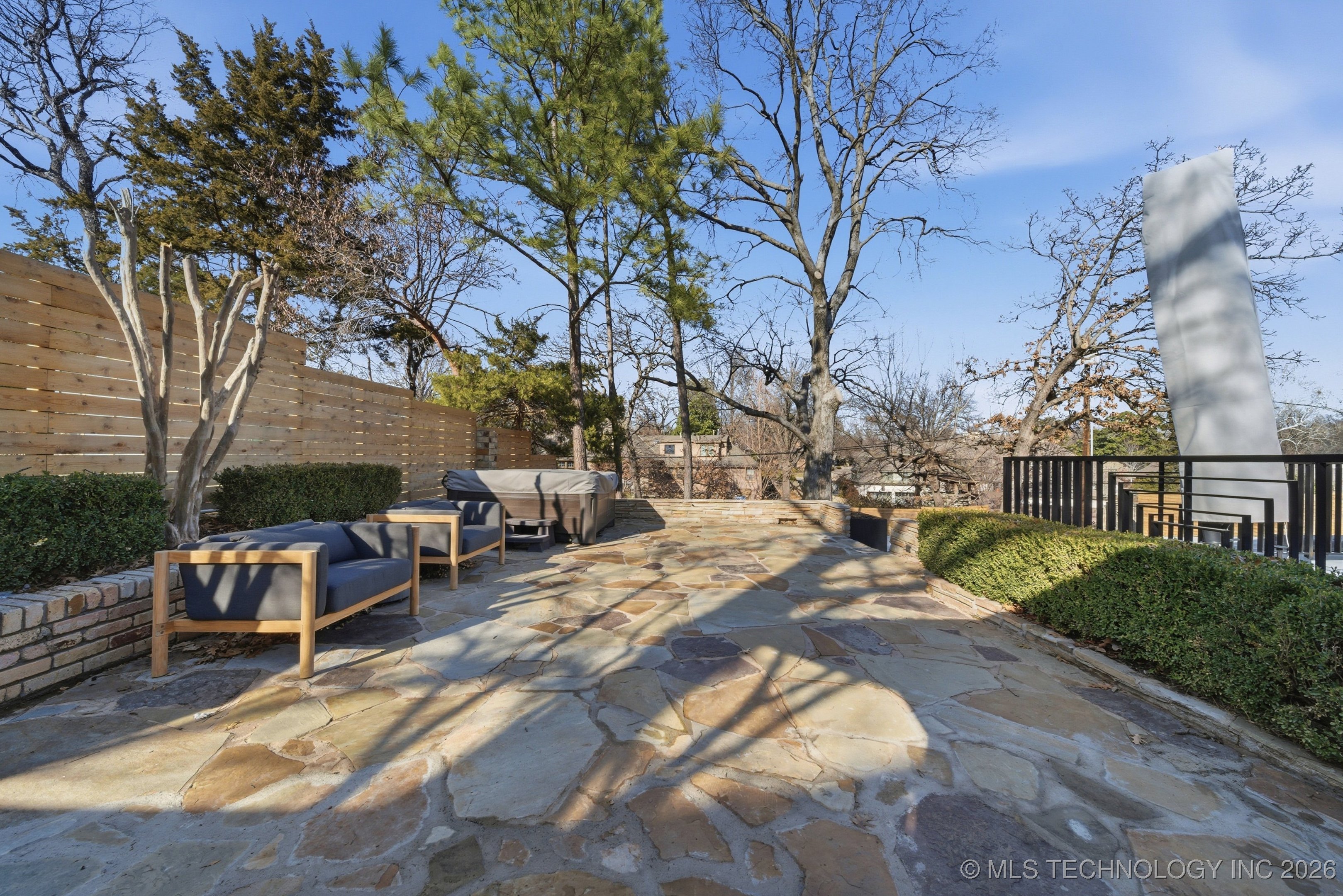 2931 E 39th Street Property Photo 51