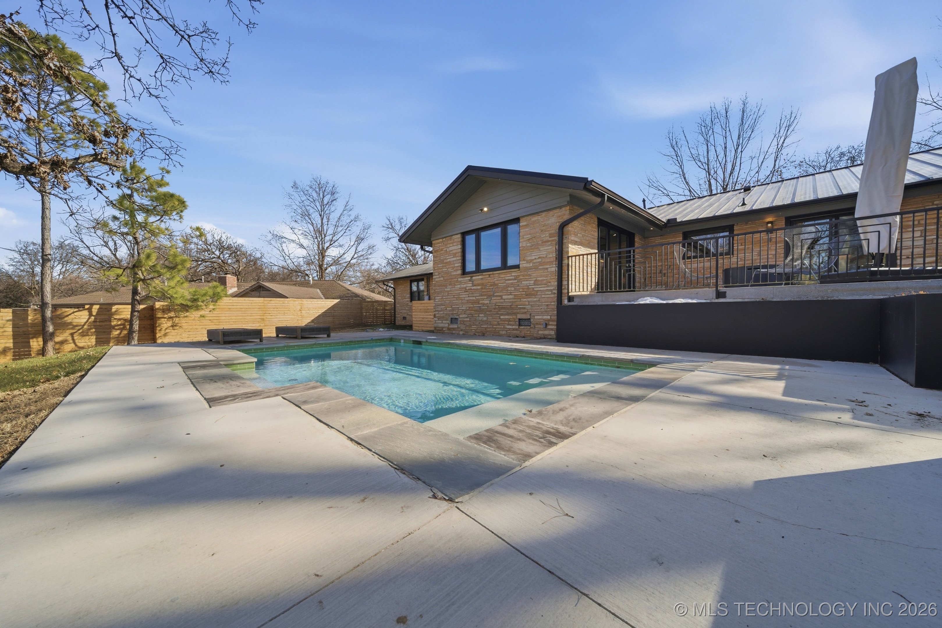 2931 E 39th Street Property Photo 54