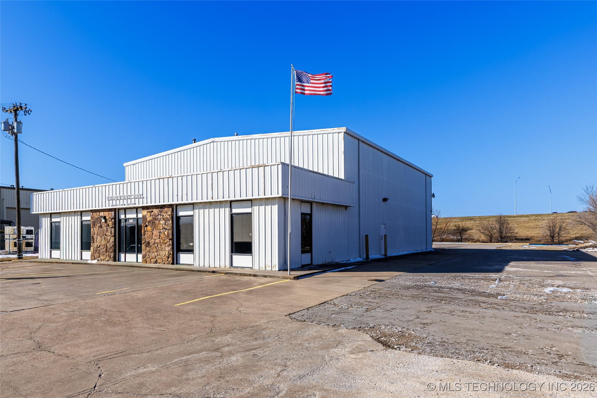 5476 S 108th Avenue E Property Photo 3