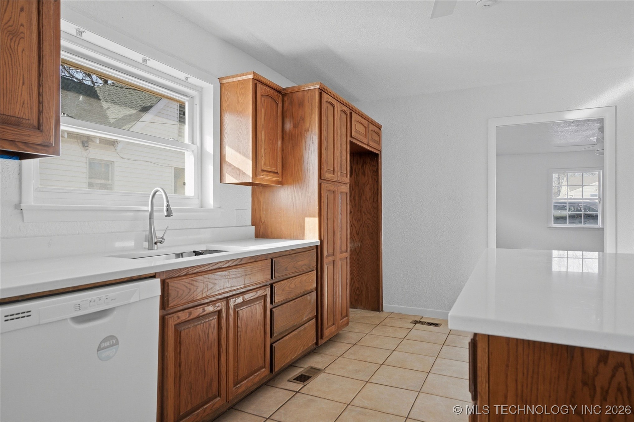 3812 E 36th Street Property Photo 7