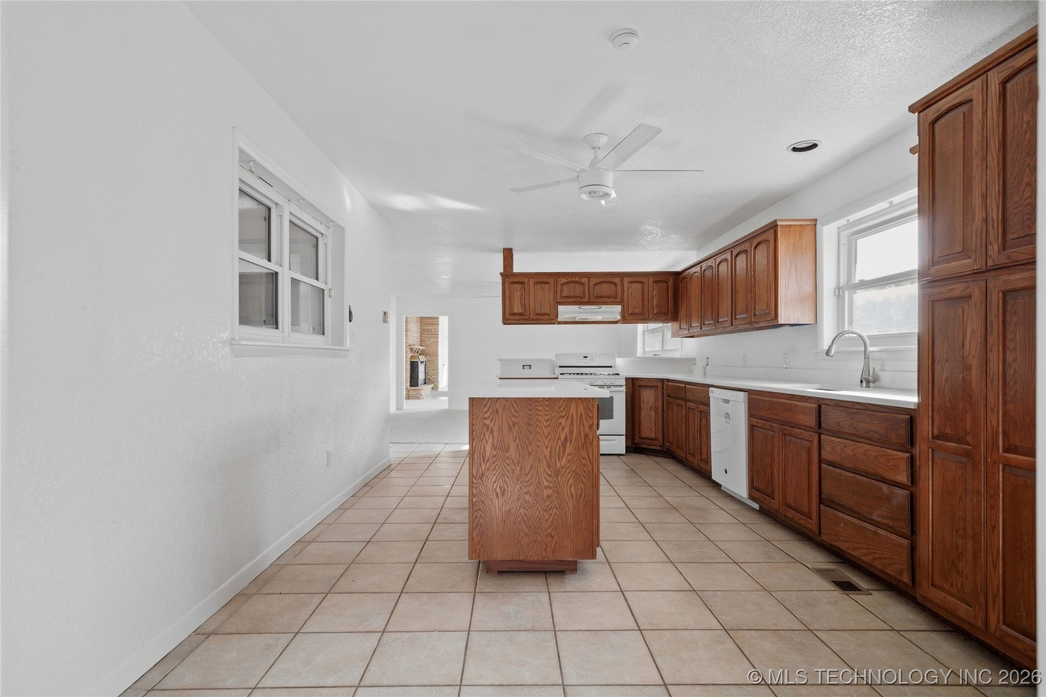 3812 E 36th Street Property Photo 8