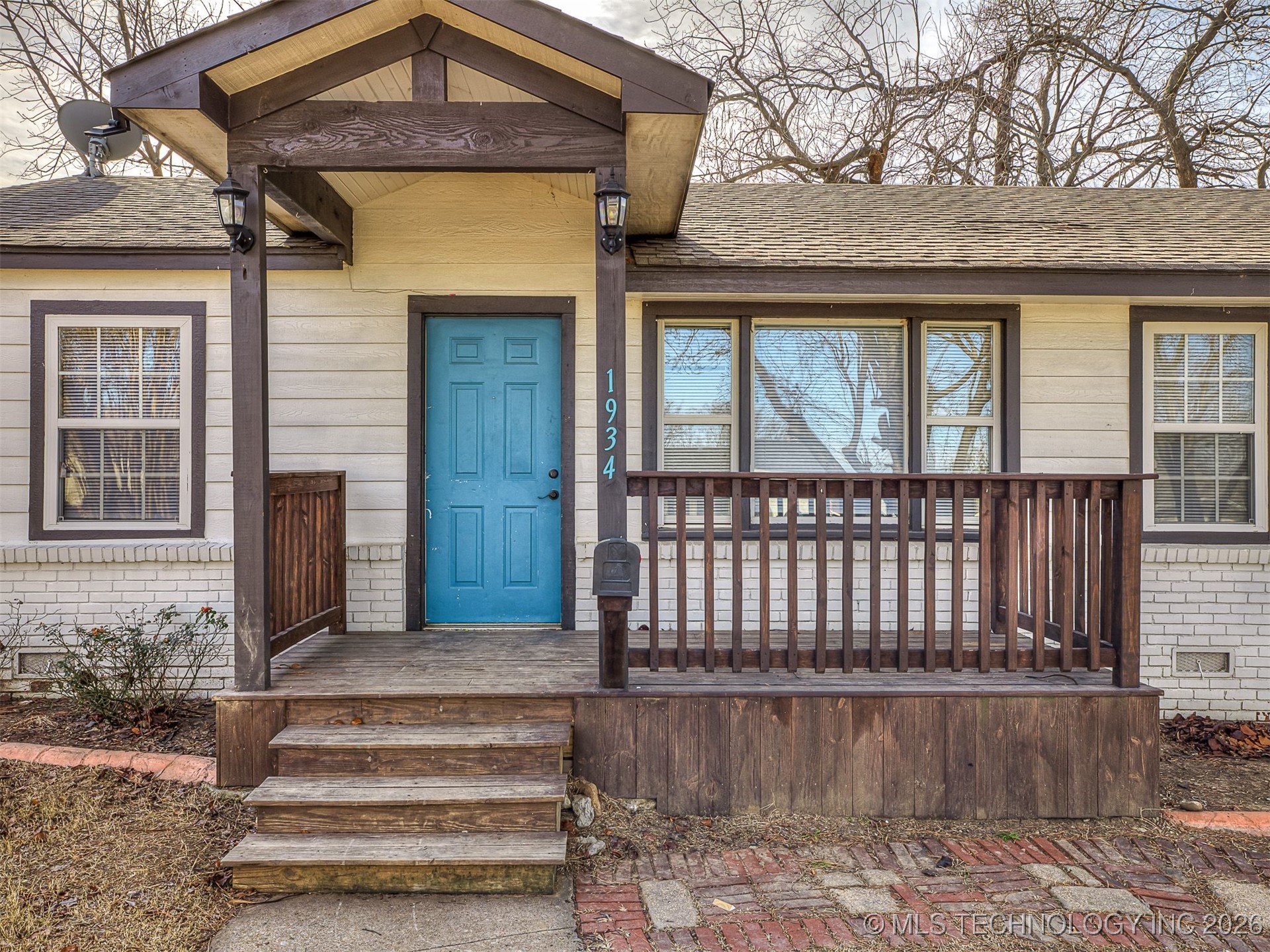 1934 W 46th Place Property Photo 7