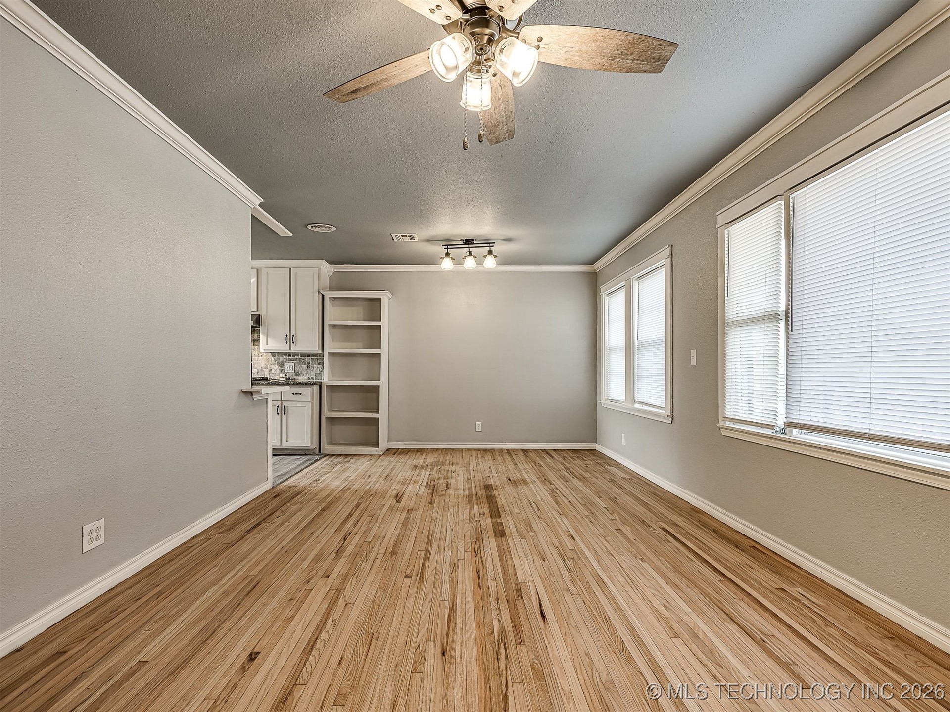 1934 W 46th Place Property Photo 10