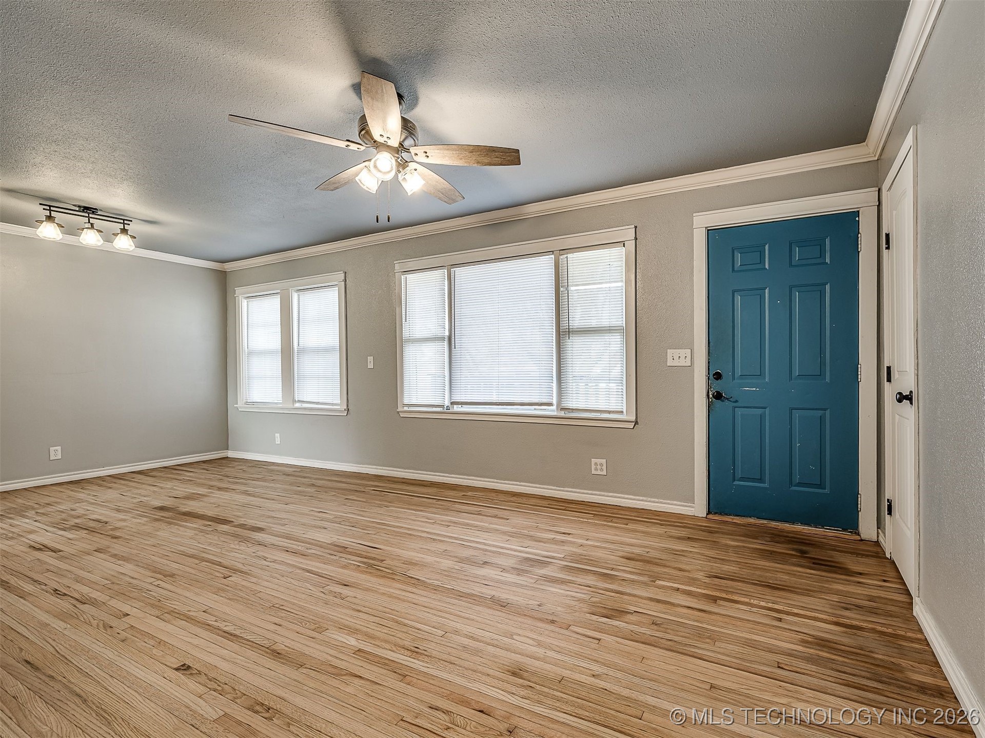 1934 W 46th Place Property Photo 11