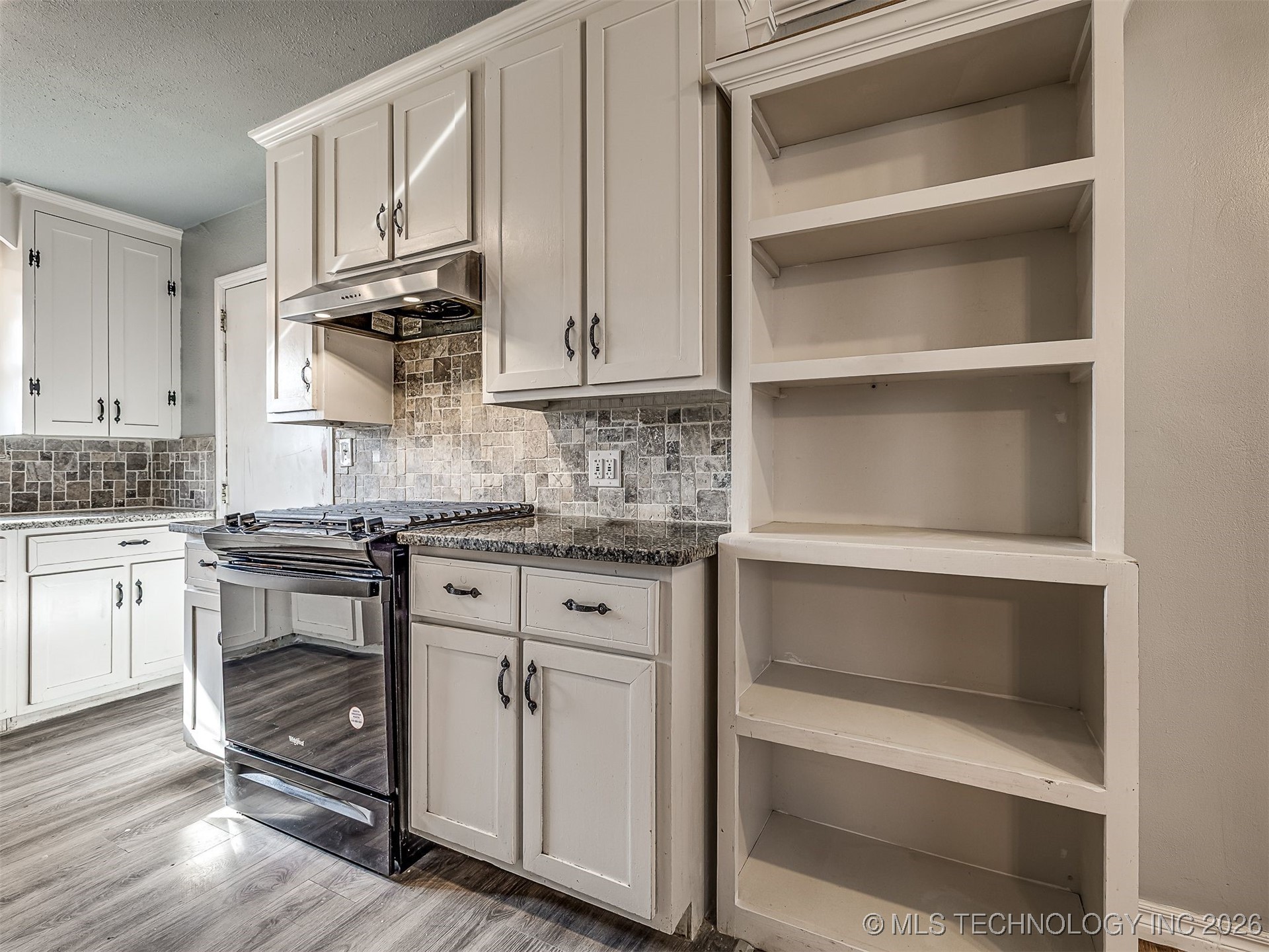 1934 W 46th Place Property Photo 15