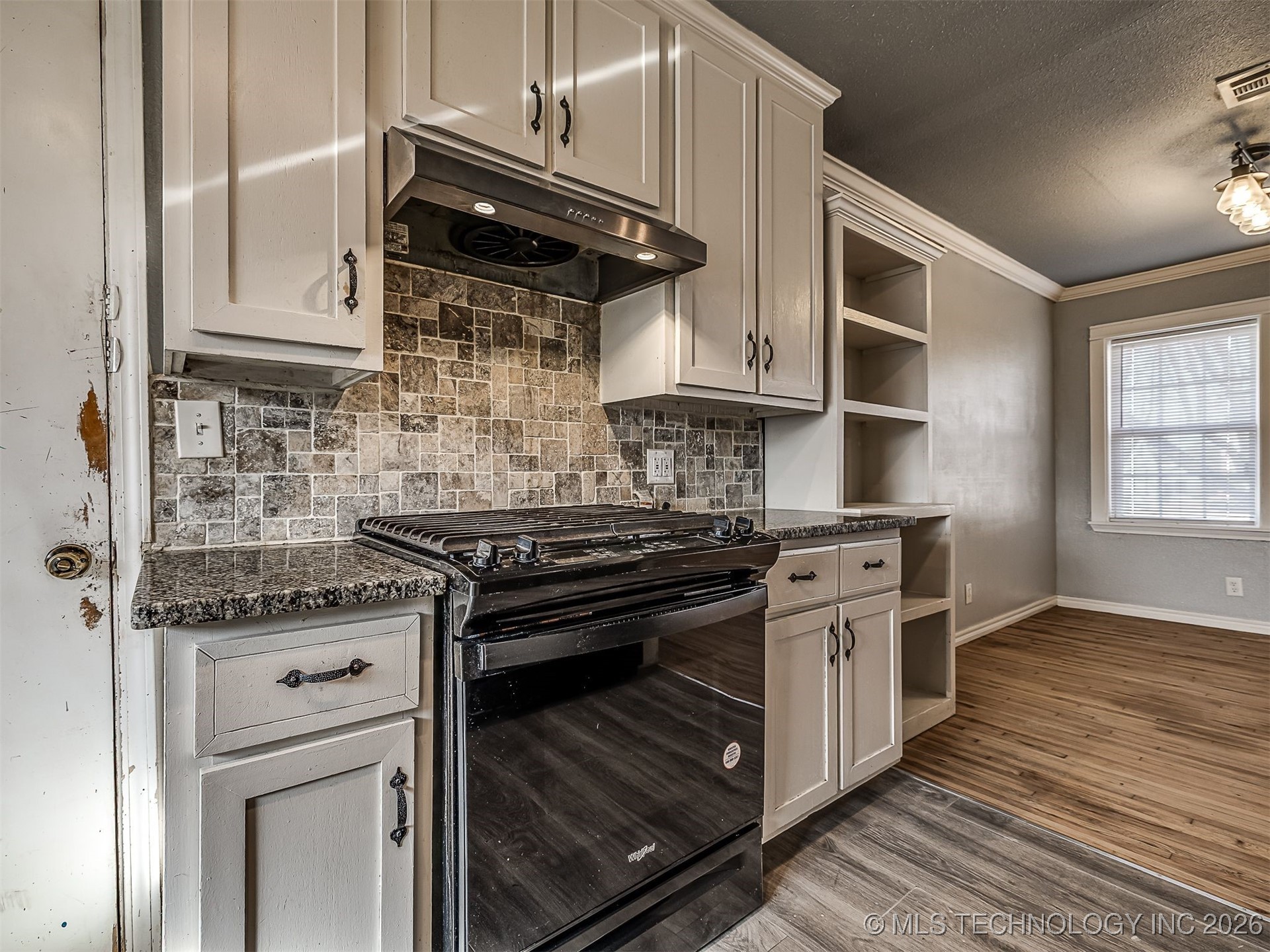 1934 W 46th Place Property Photo 18