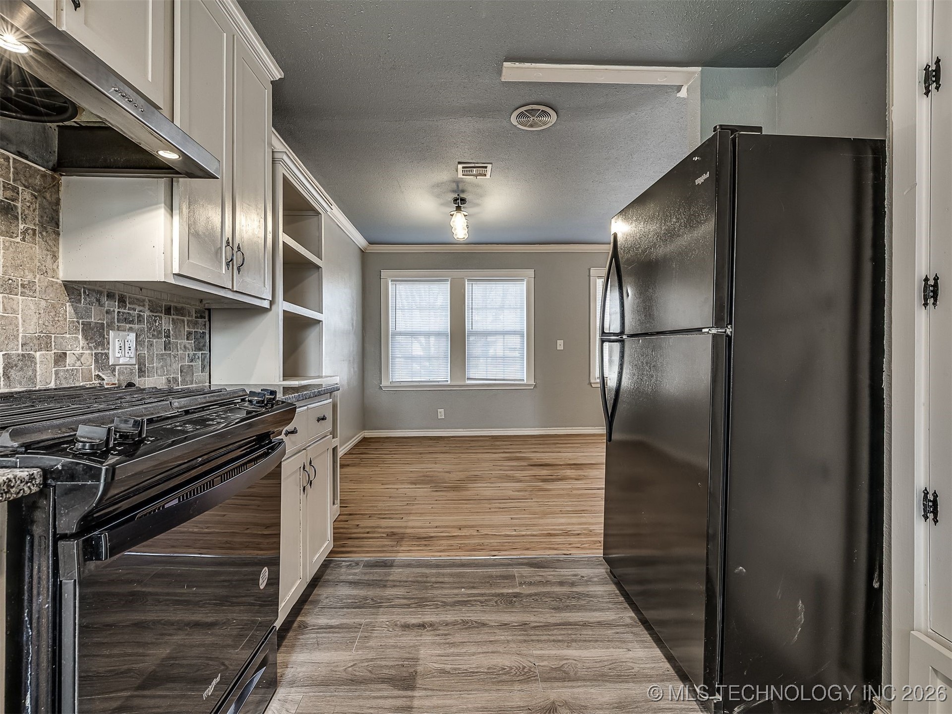 1934 W 46th Place Property Photo 20