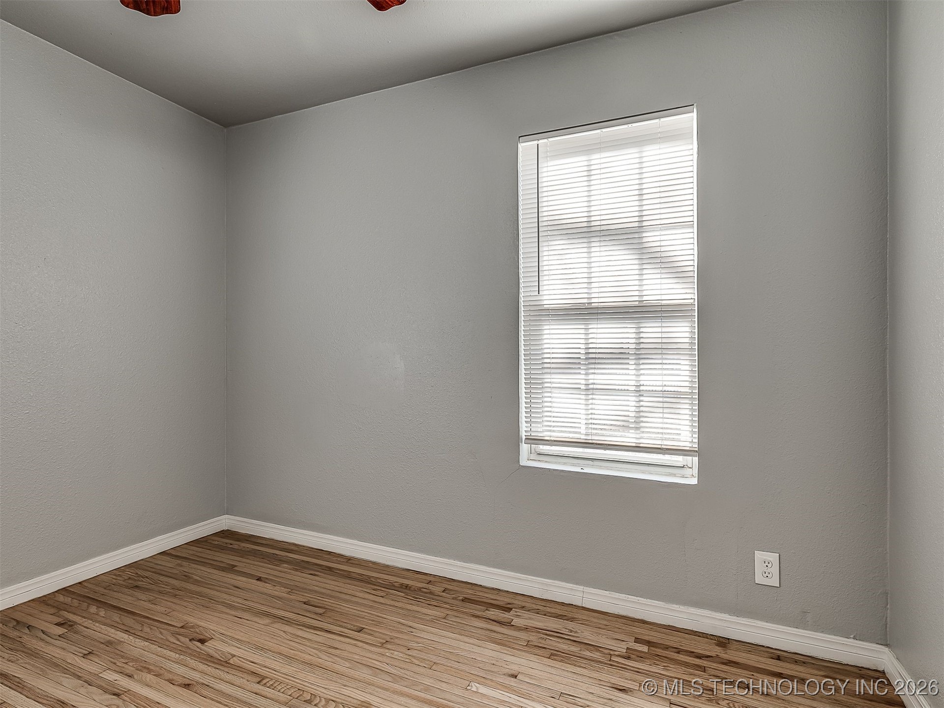 1934 W 46th Place Property Photo 29