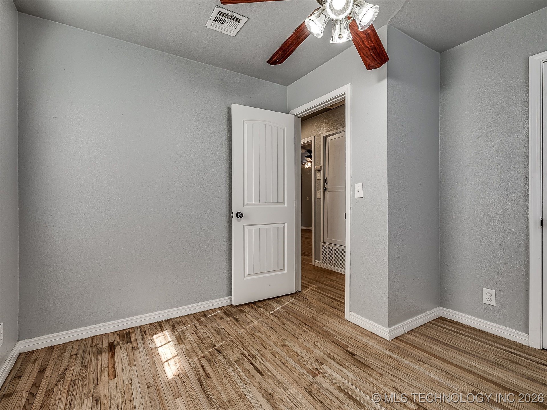 1934 W 46th Place Property Photo 31