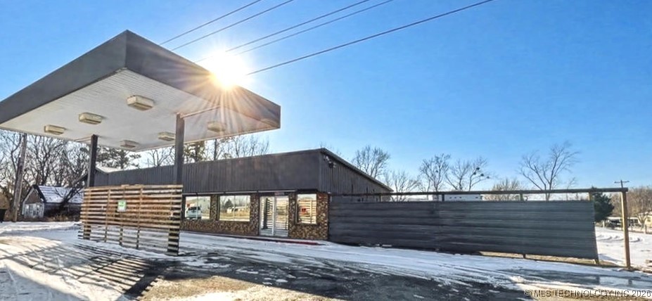 918 W Main Street Property Photo 1