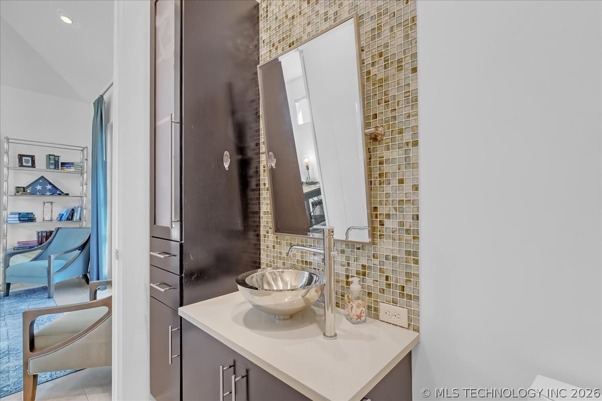 2814 E 31st Street Property Photo 81