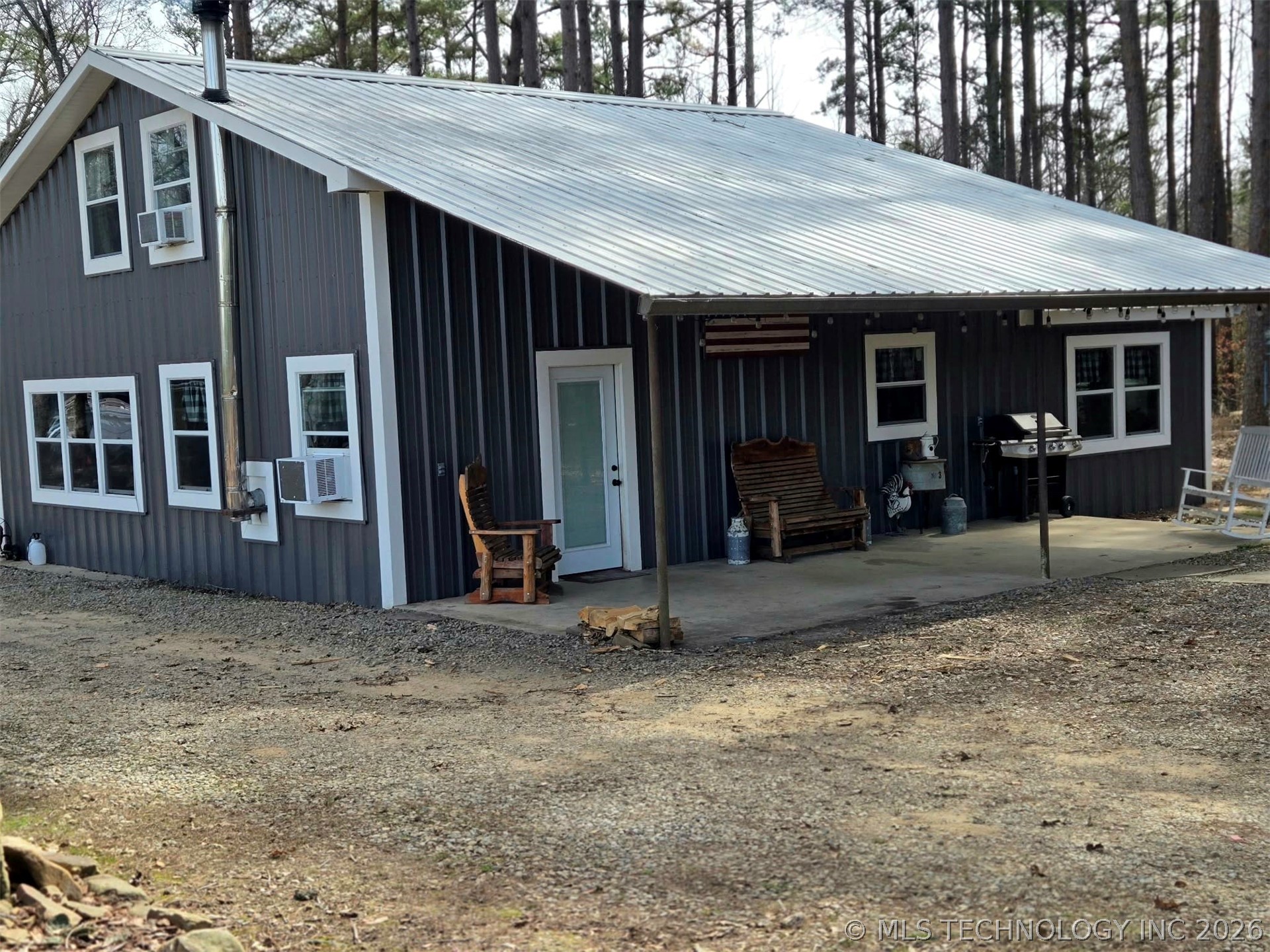 181002 Apache Road Property Photo 1