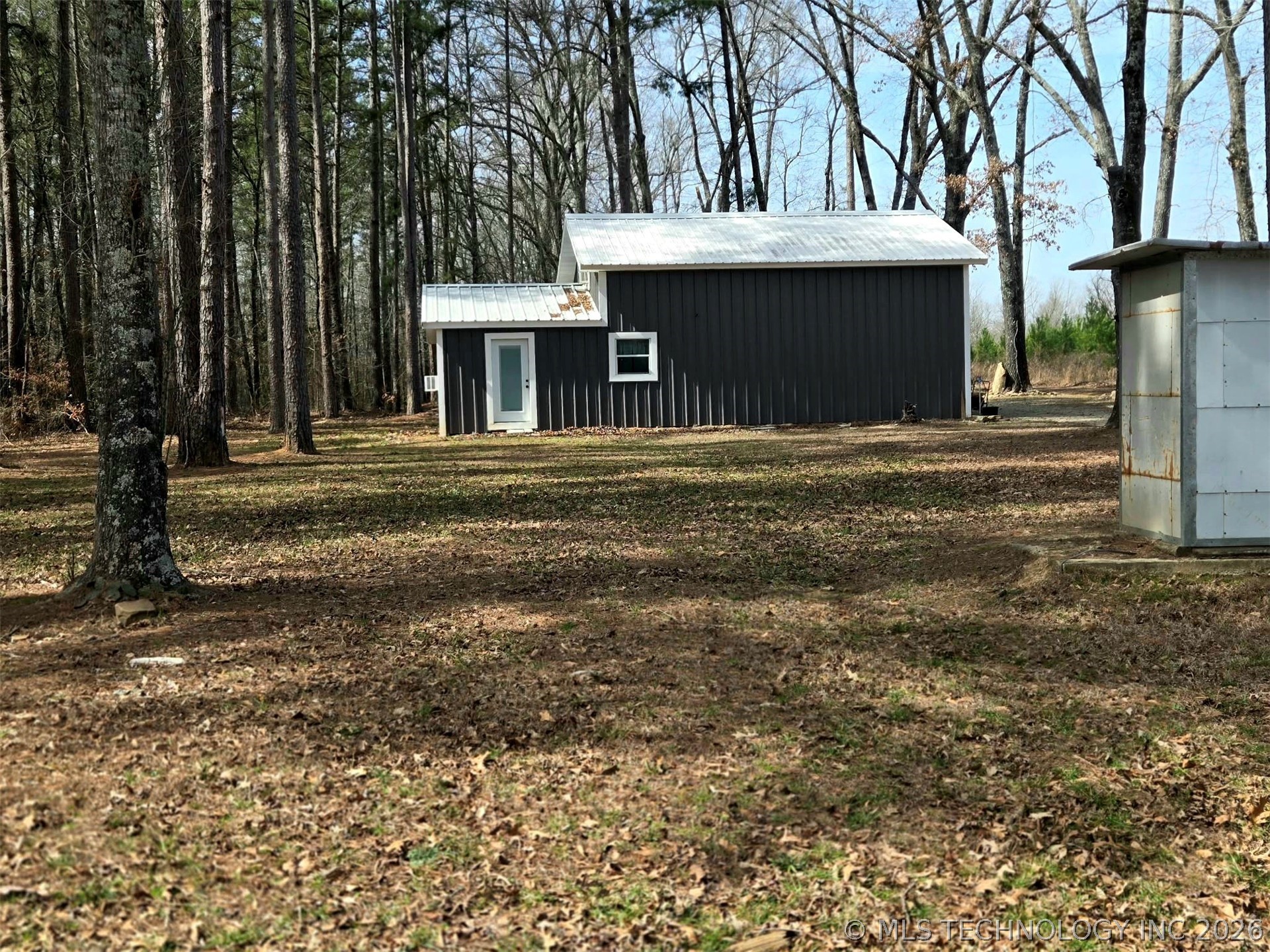 181002 Apache Road Property Photo 4