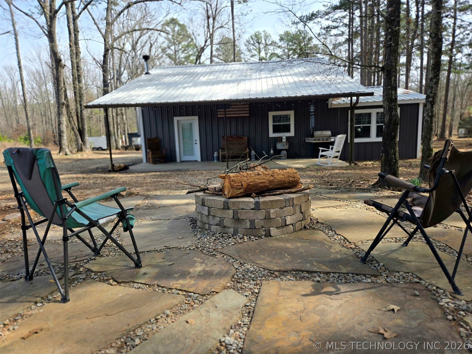 181002 Apache Road Property Photo 6