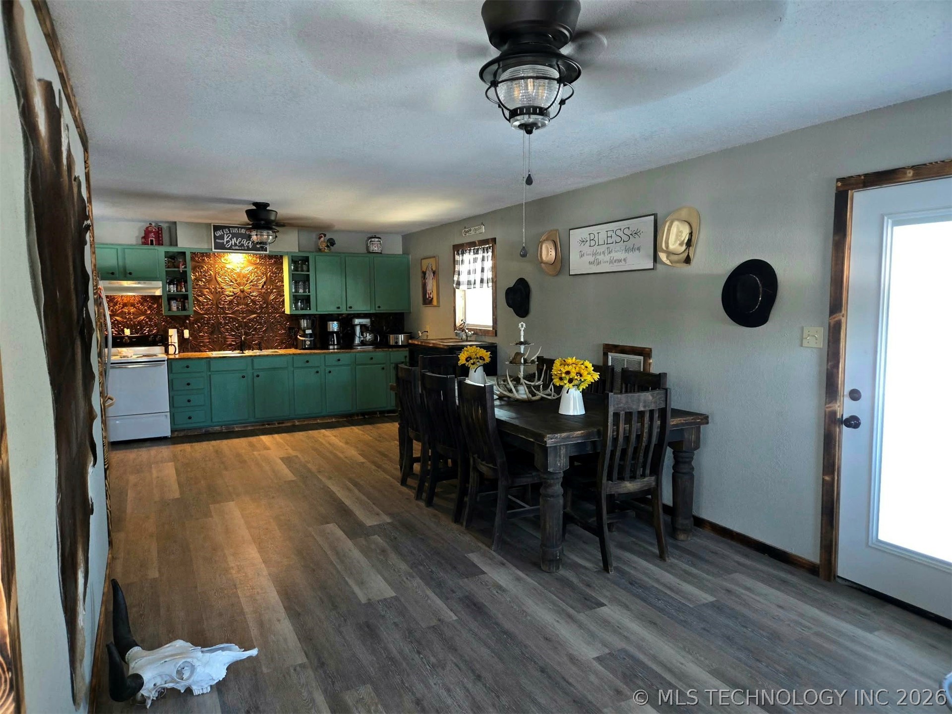 181002 Apache Road Property Photo 10