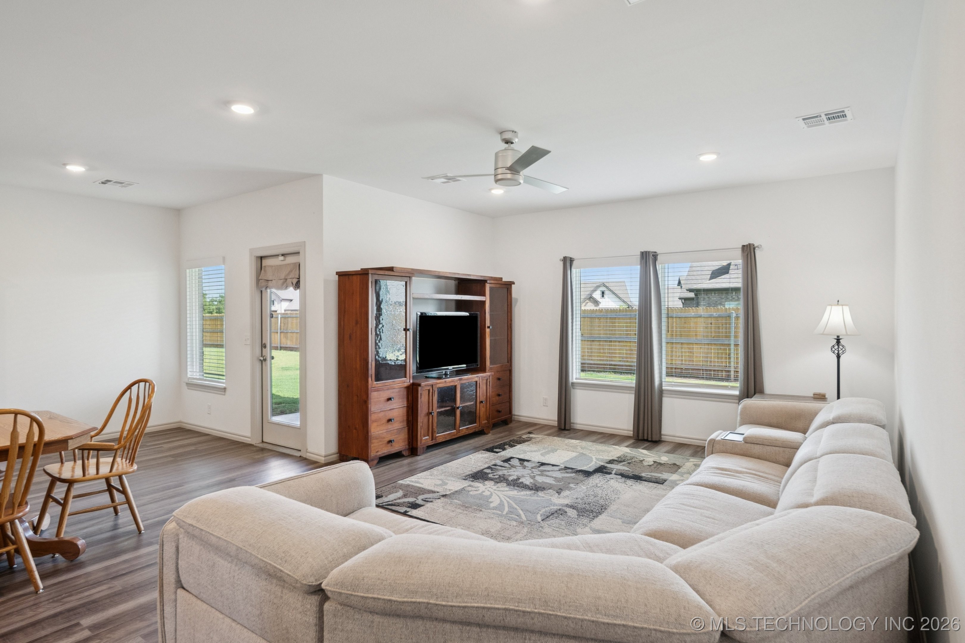 7222 E 154th Street S Property Photo 3