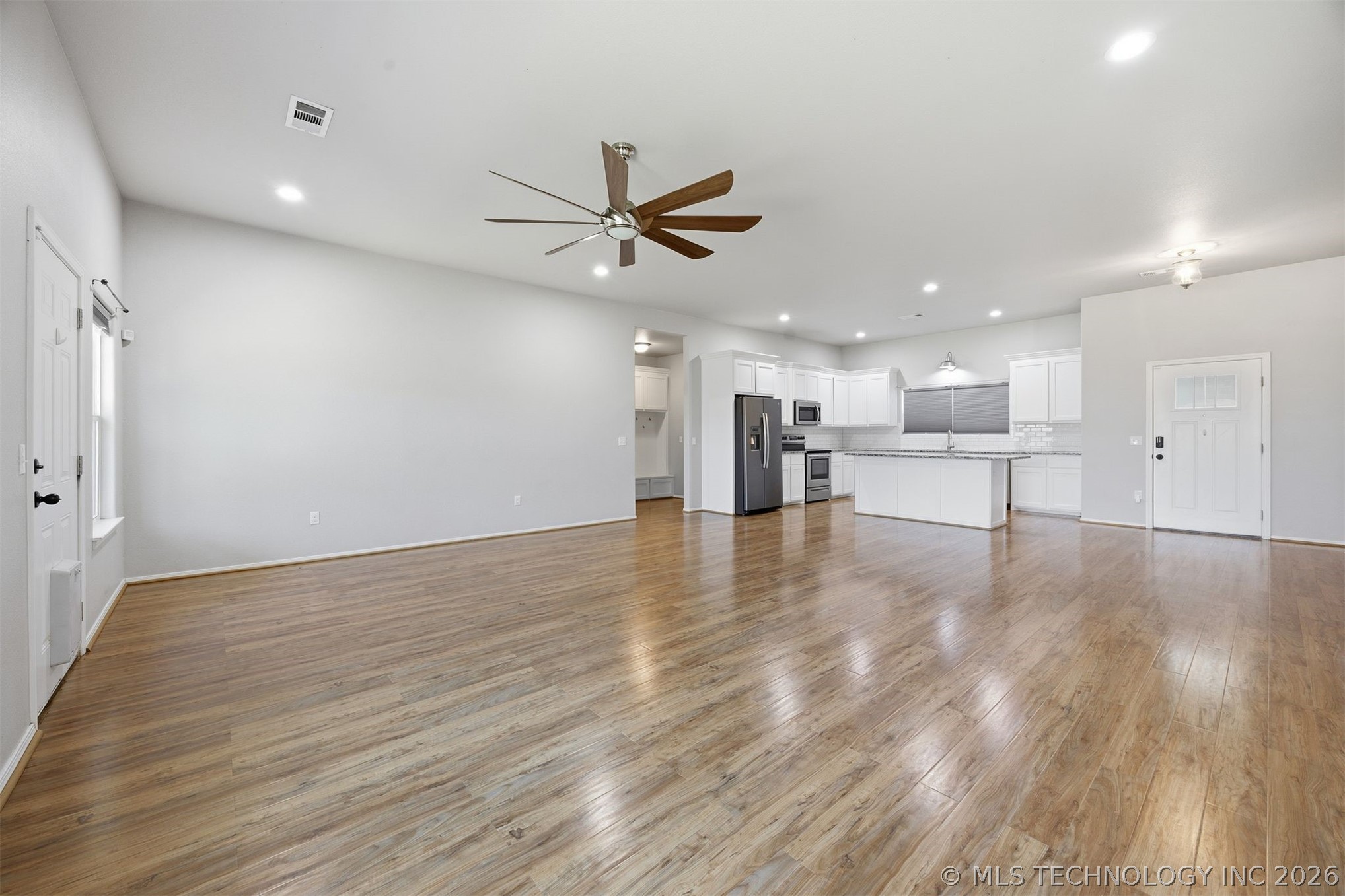 5447 Roadrunner Drive Property Photo 3