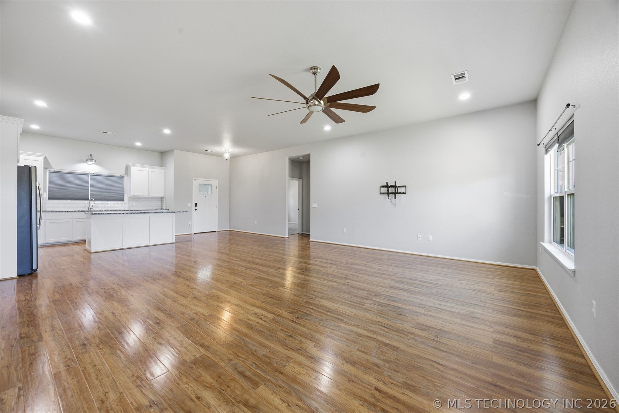 5447 Roadrunner Drive Property Photo 4