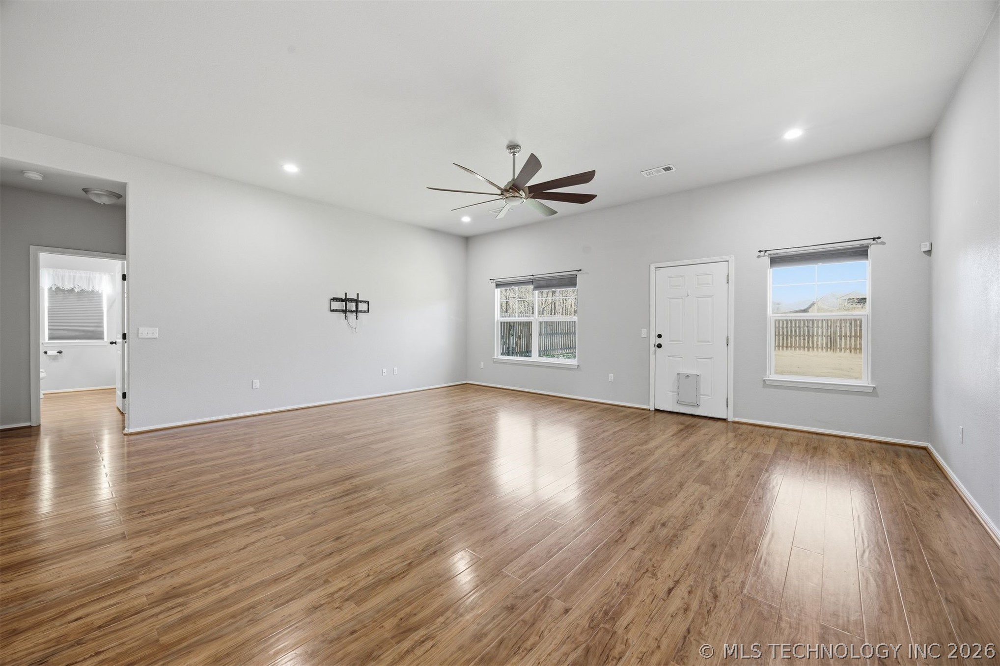 5447 Roadrunner Drive Property Photo 5