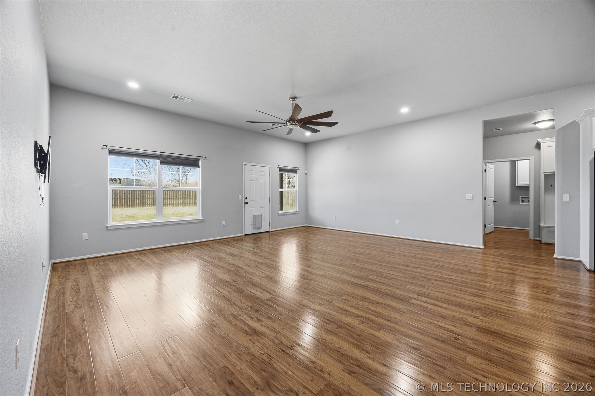 5447 Roadrunner Drive Property Photo 6