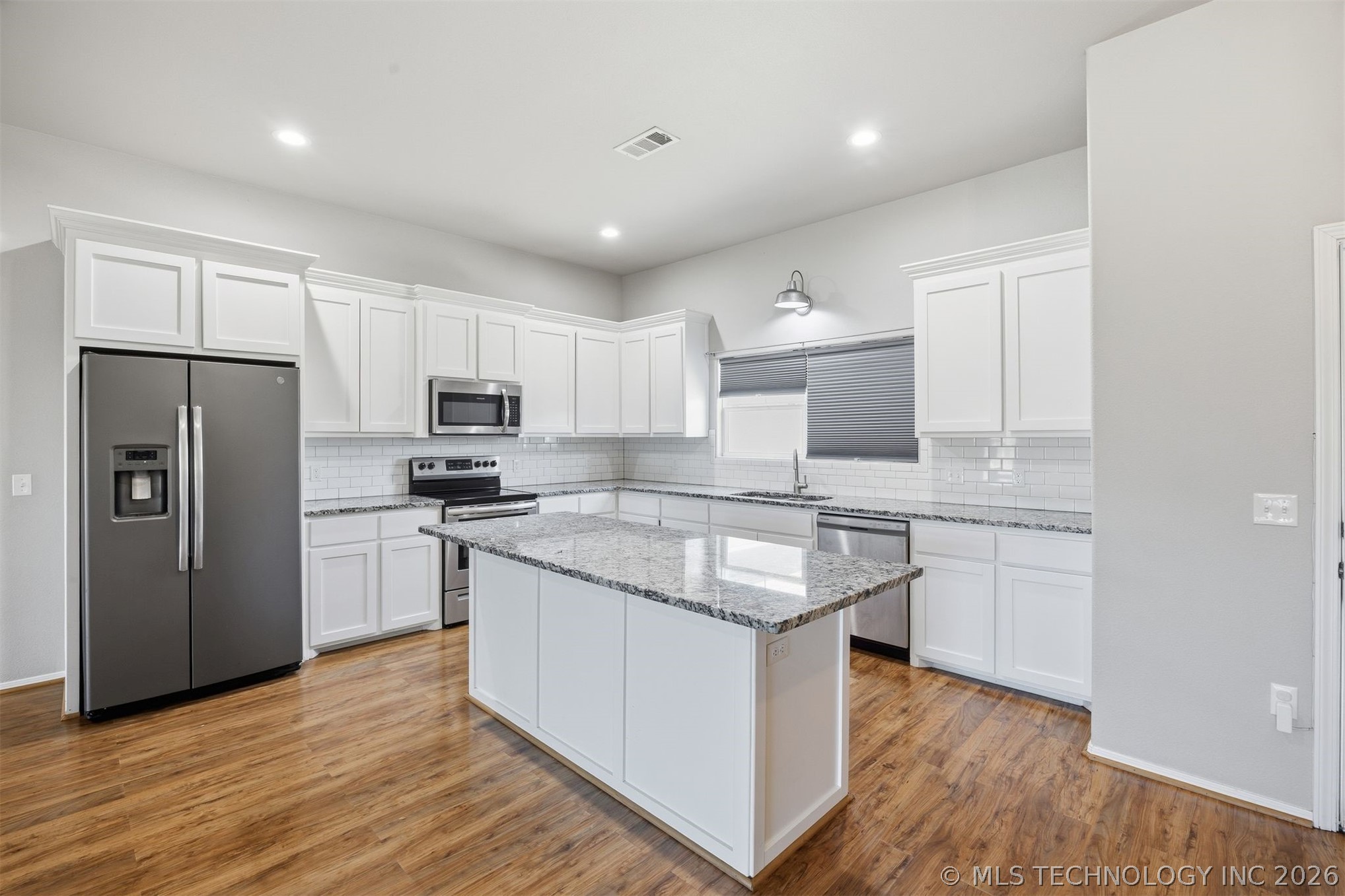 5447 Roadrunner Drive Property Photo 8