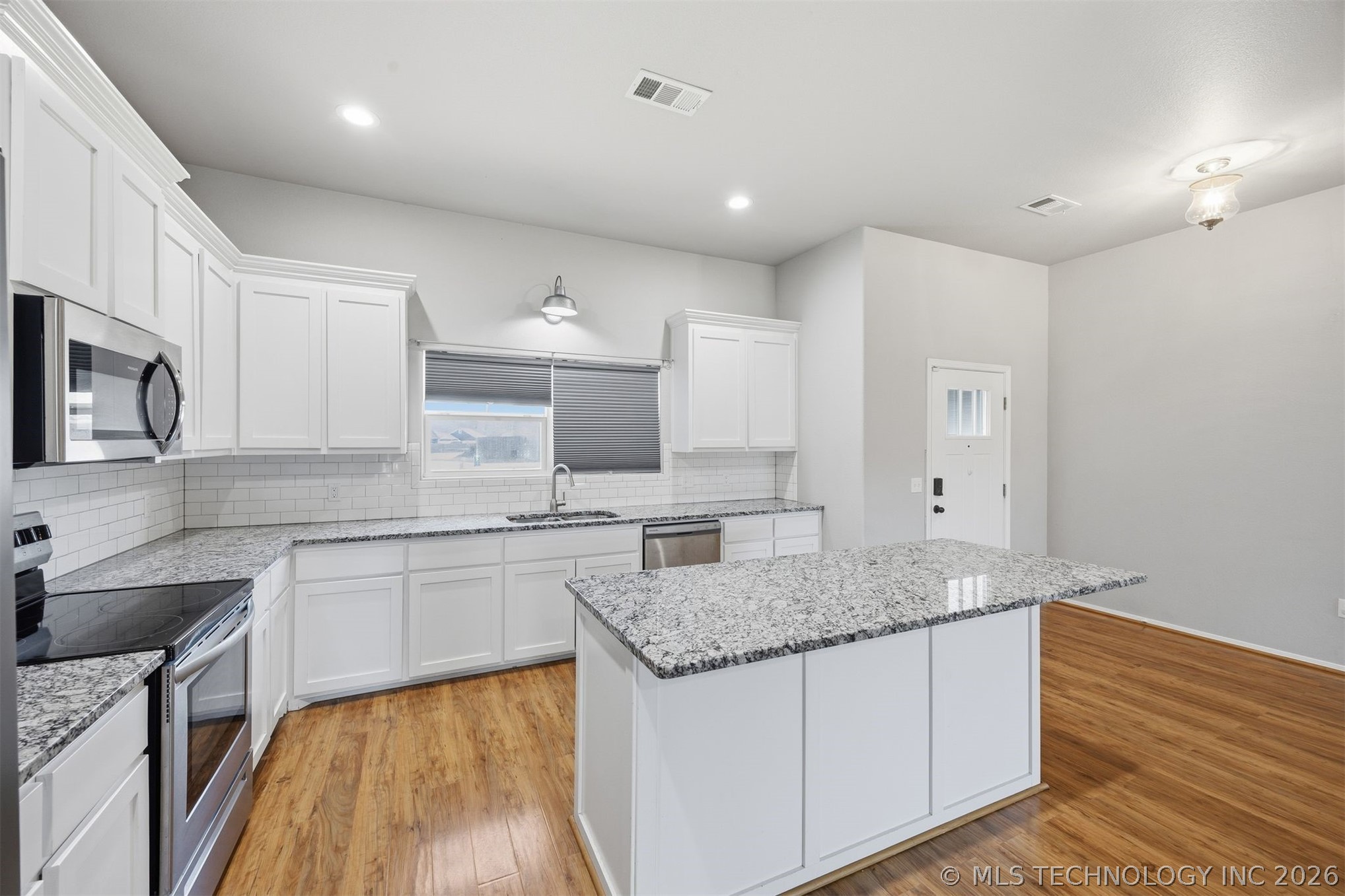 5447 Roadrunner Drive Property Photo 9