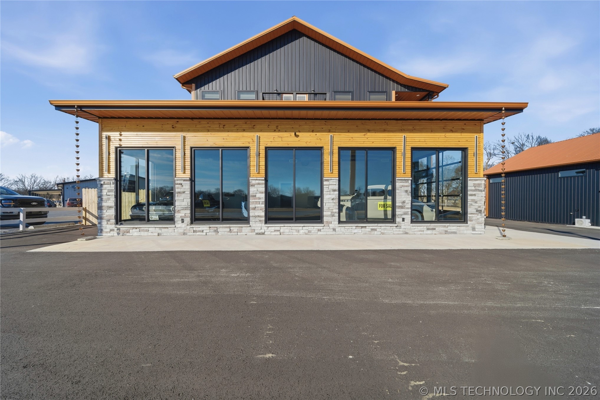 451070 E 320 Road Property Photo 3