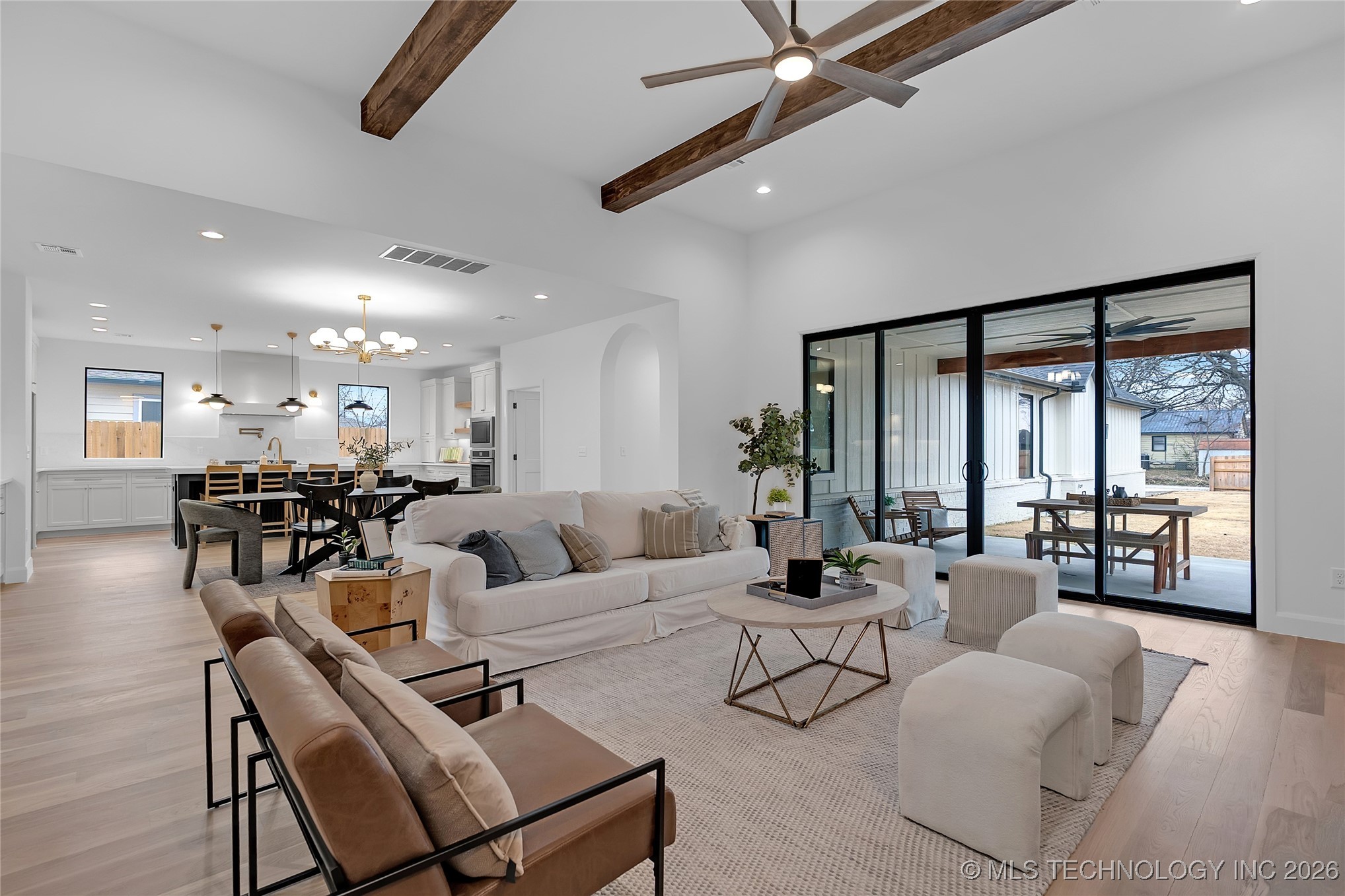 515 W El Paso Street Property Photo 5