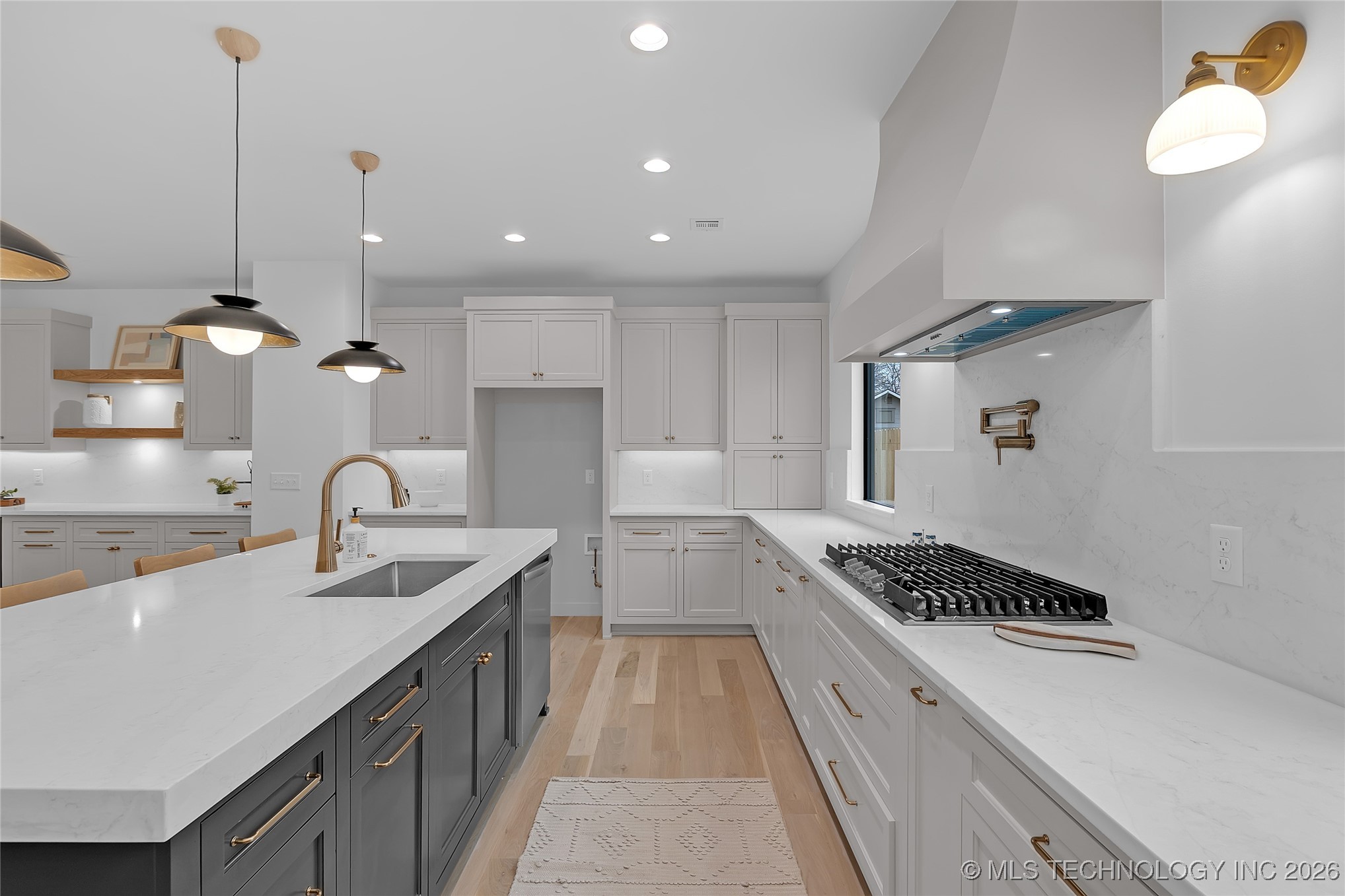 515 W El Paso Street Property Photo 6