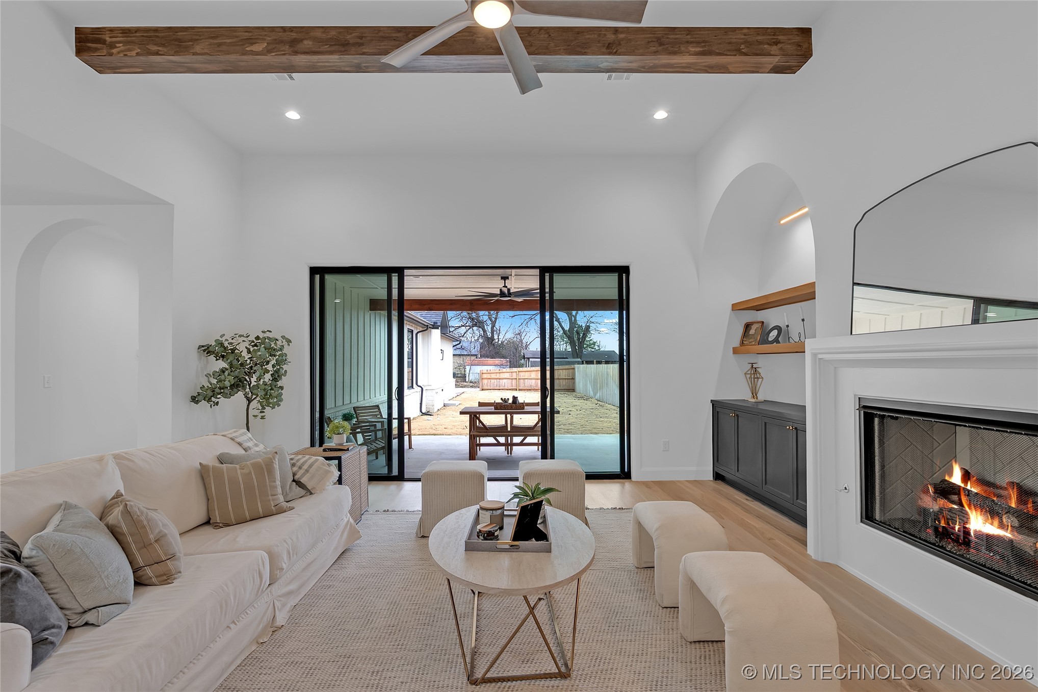 515 W El Paso Street Property Photo 7