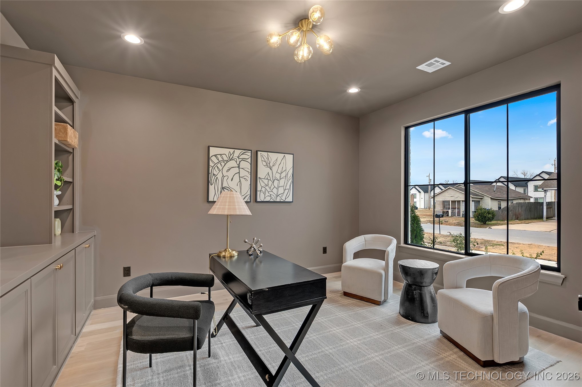 515 W El Paso Street Property Photo 8