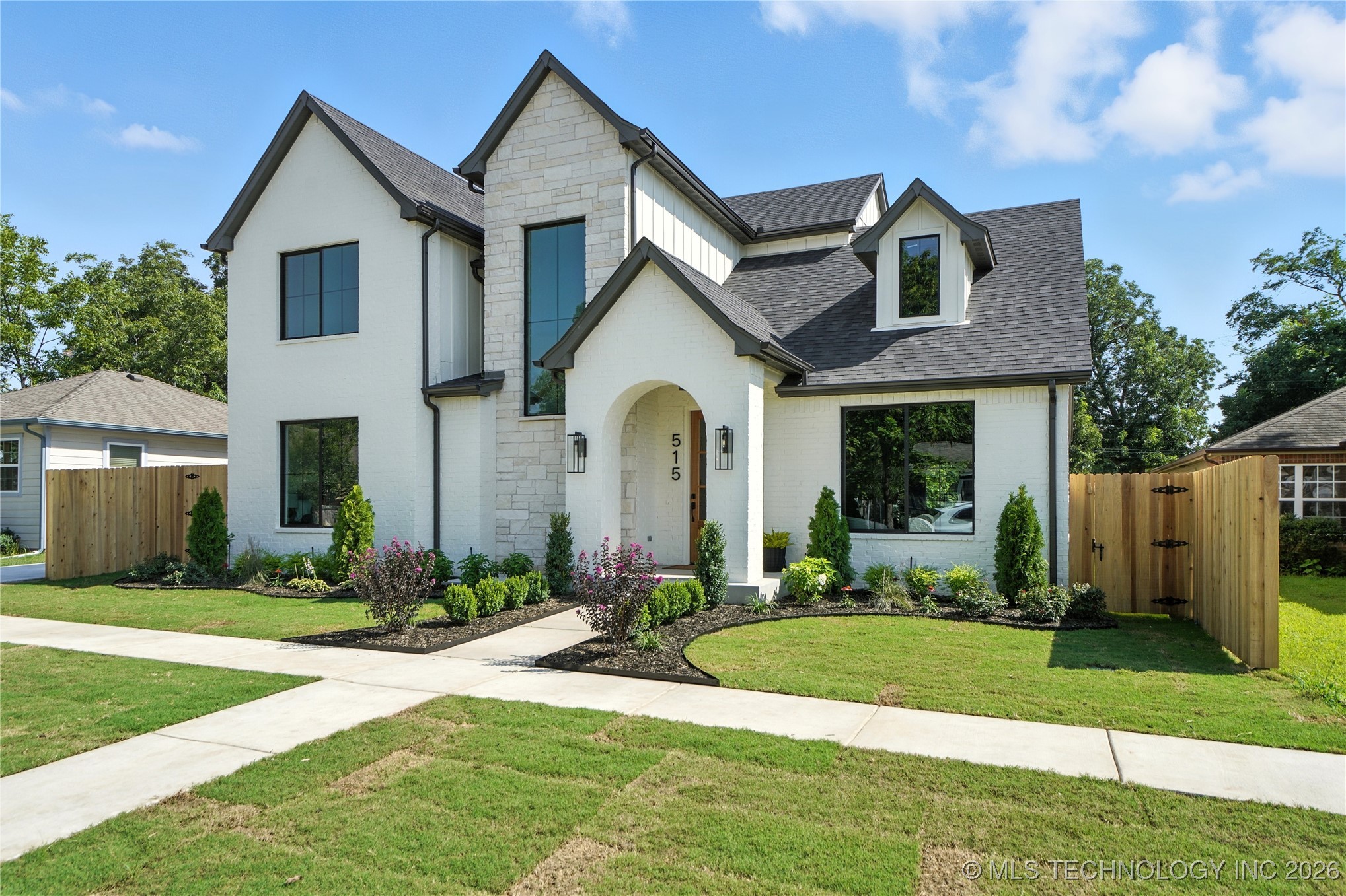 515 W El Paso Street Property Photo 11