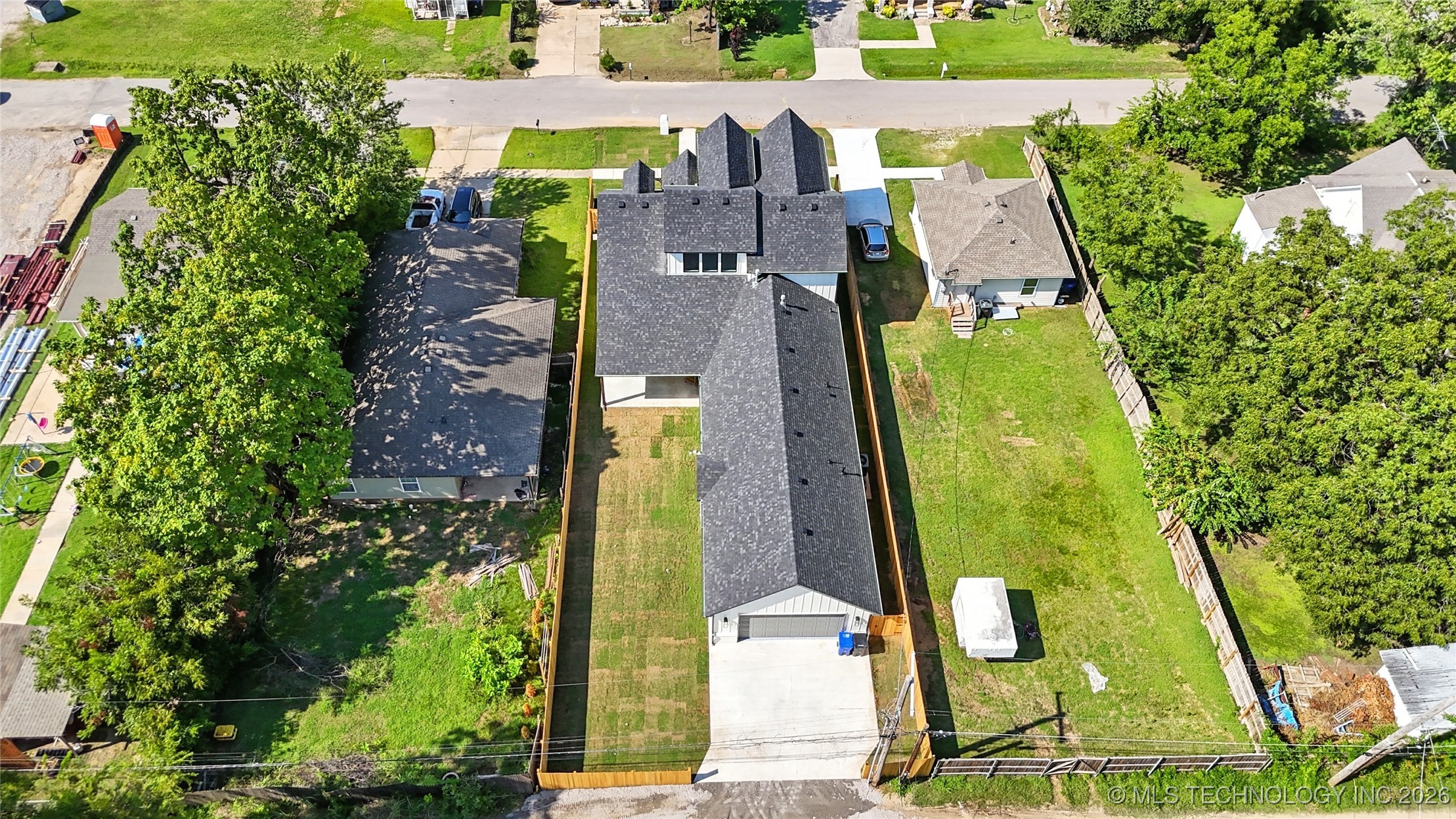 515 W El Paso Street Property Photo 19