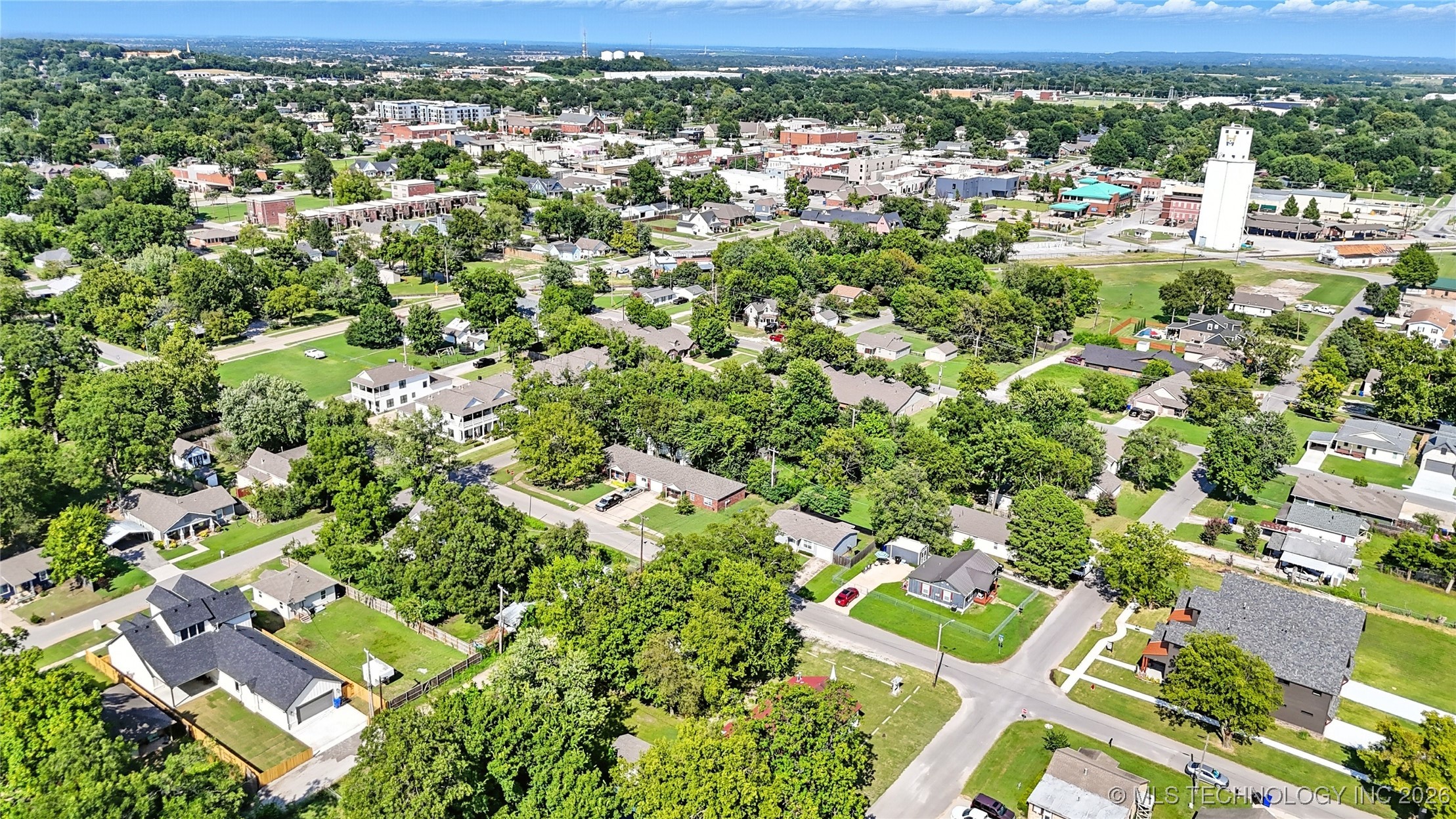 515 W El Paso Street Property Photo 21