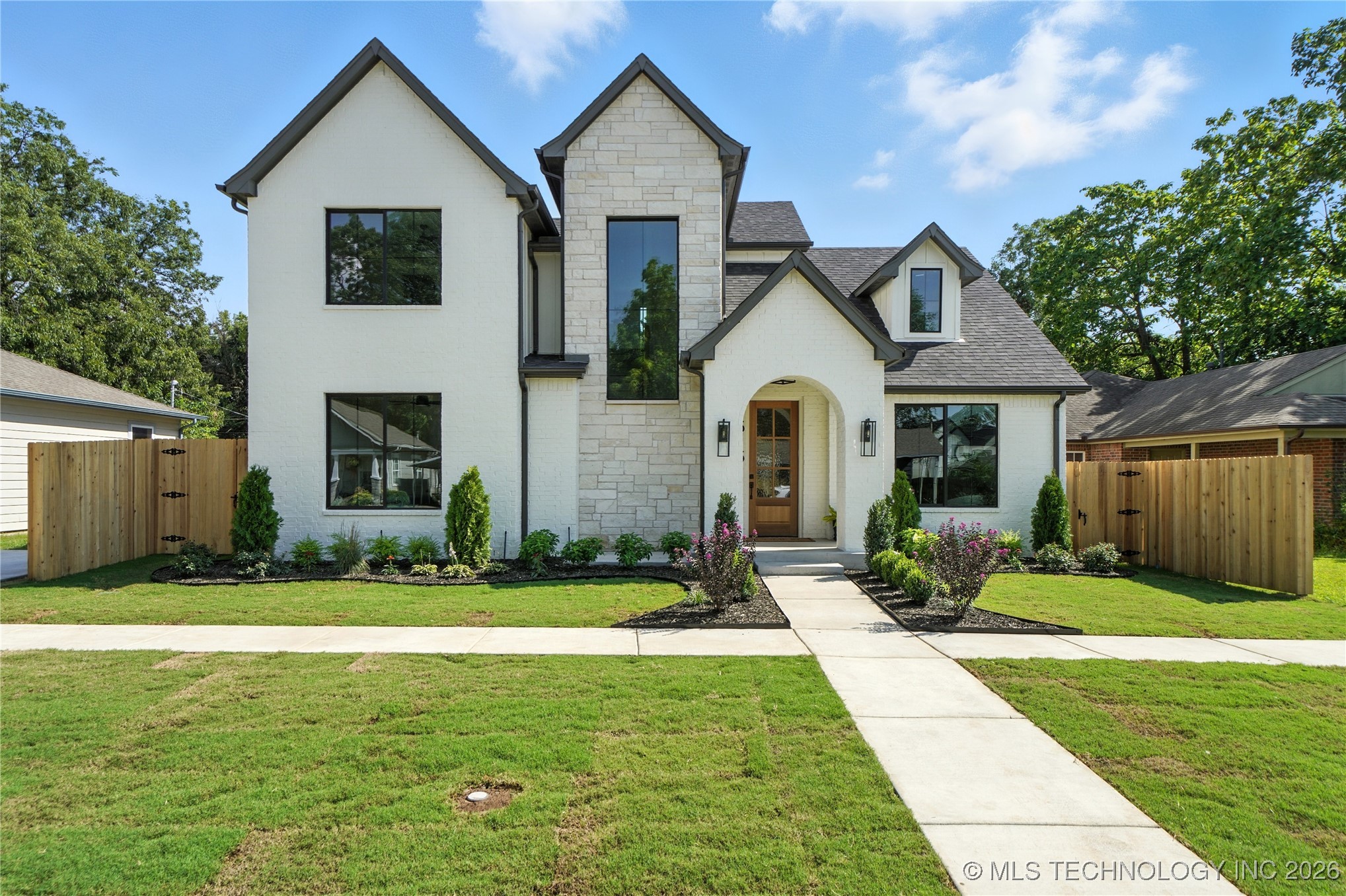 515 W El Paso Street Property Photo 25