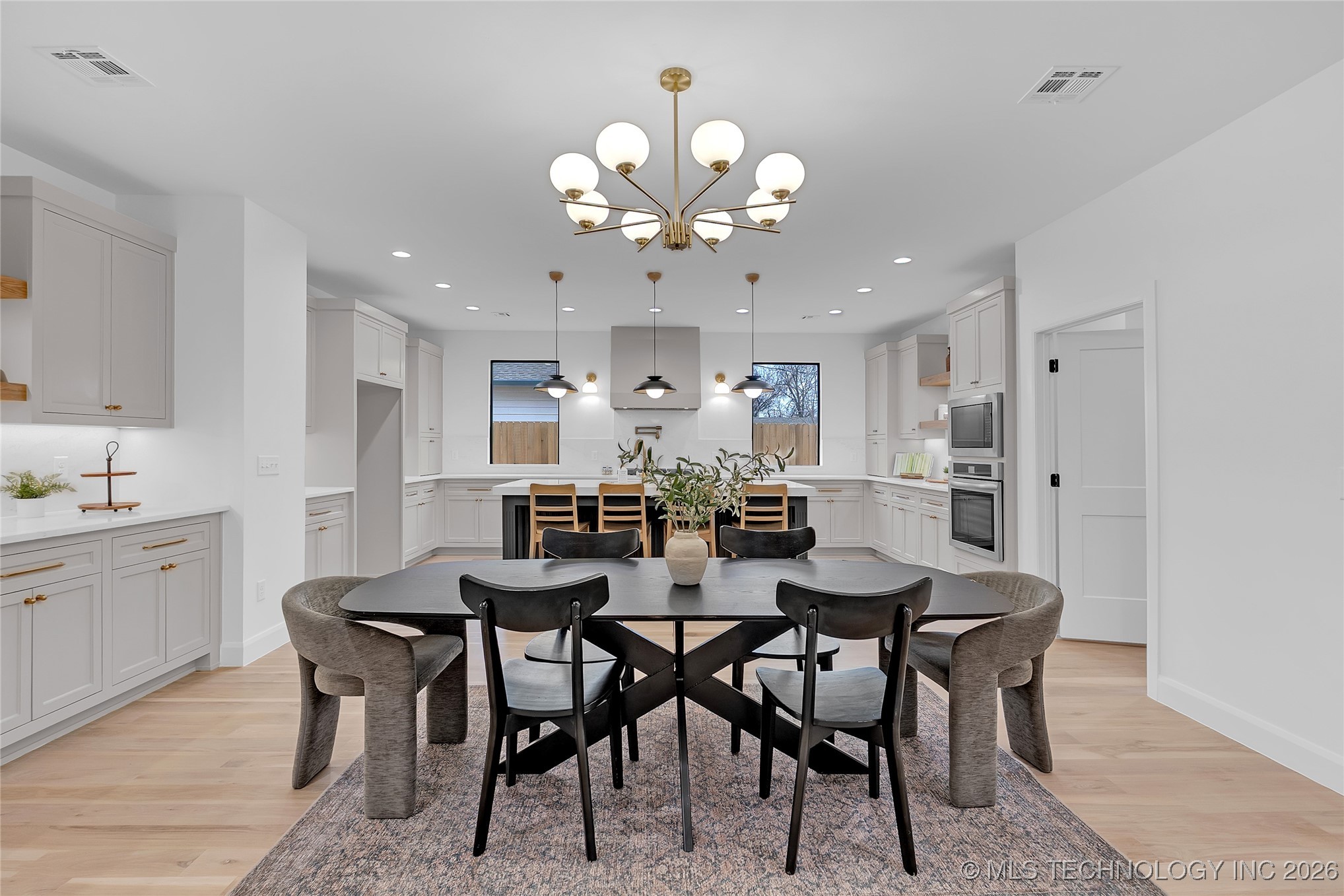 515 W El Paso Street Property Photo 37