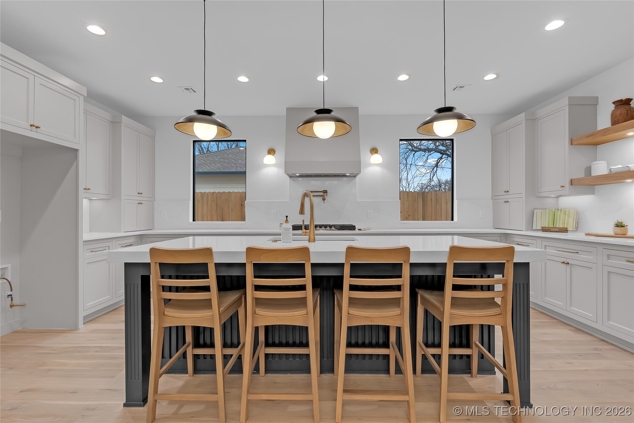 515 W El Paso Street Property Photo 40