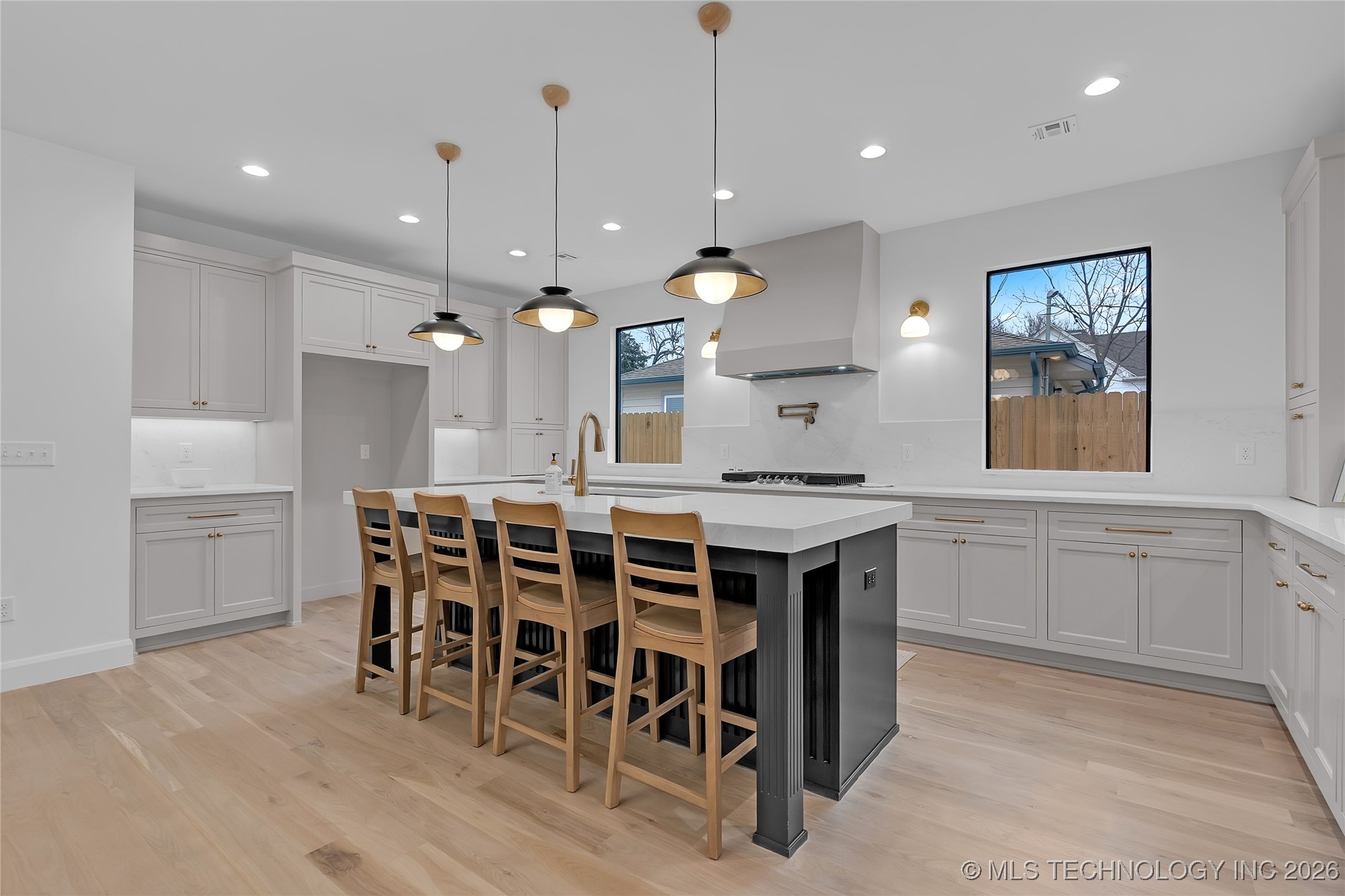 515 W El Paso Street Property Photo 41