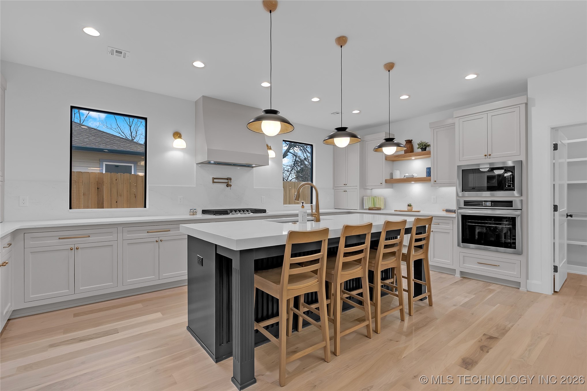 515 W El Paso Street Property Photo 42