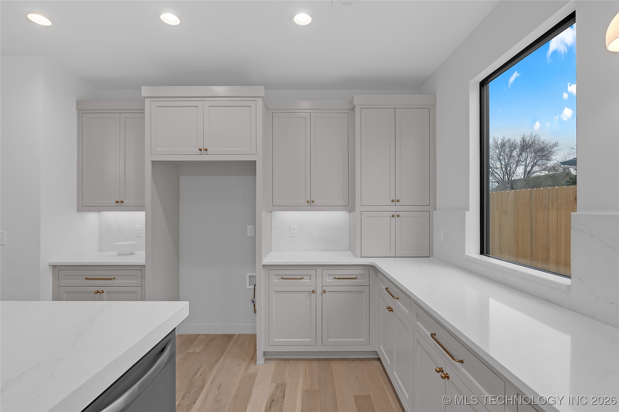 515 W El Paso Street Property Photo 47