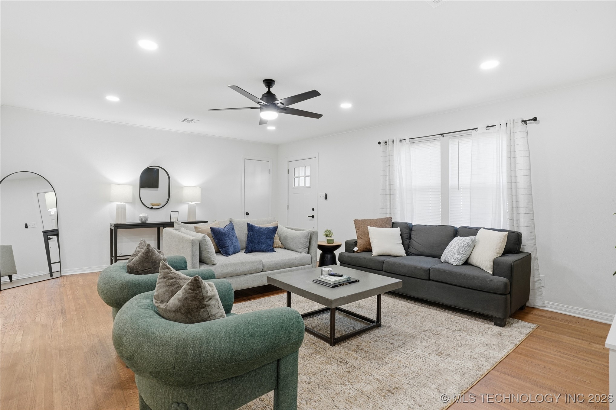 1416 E 50th Street Property Photo 2