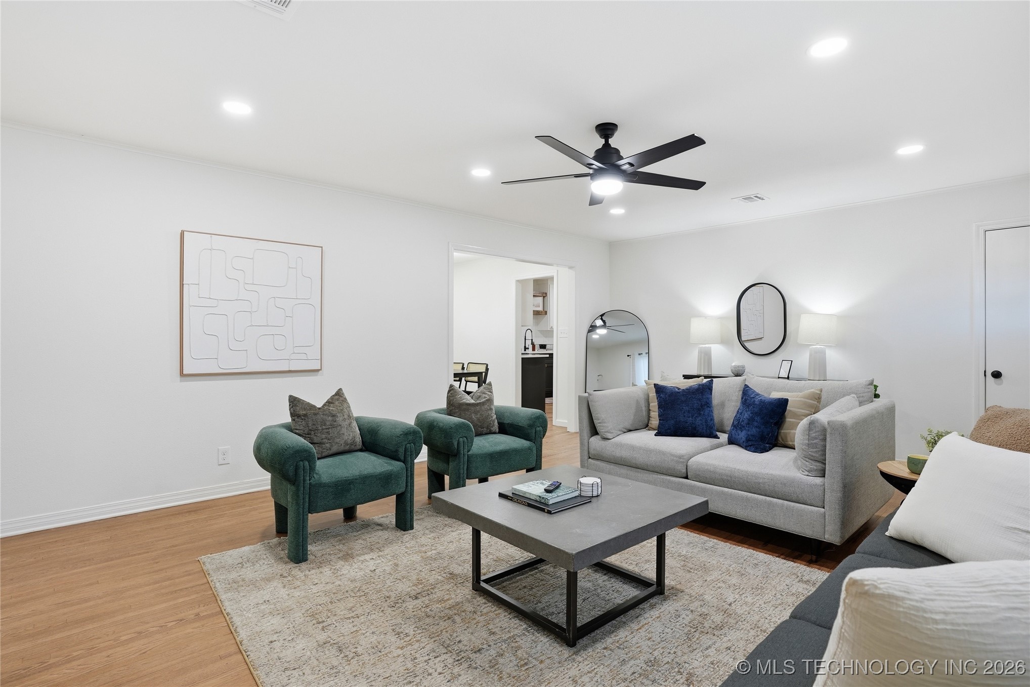 1416 E 50th Street Property Photo 3