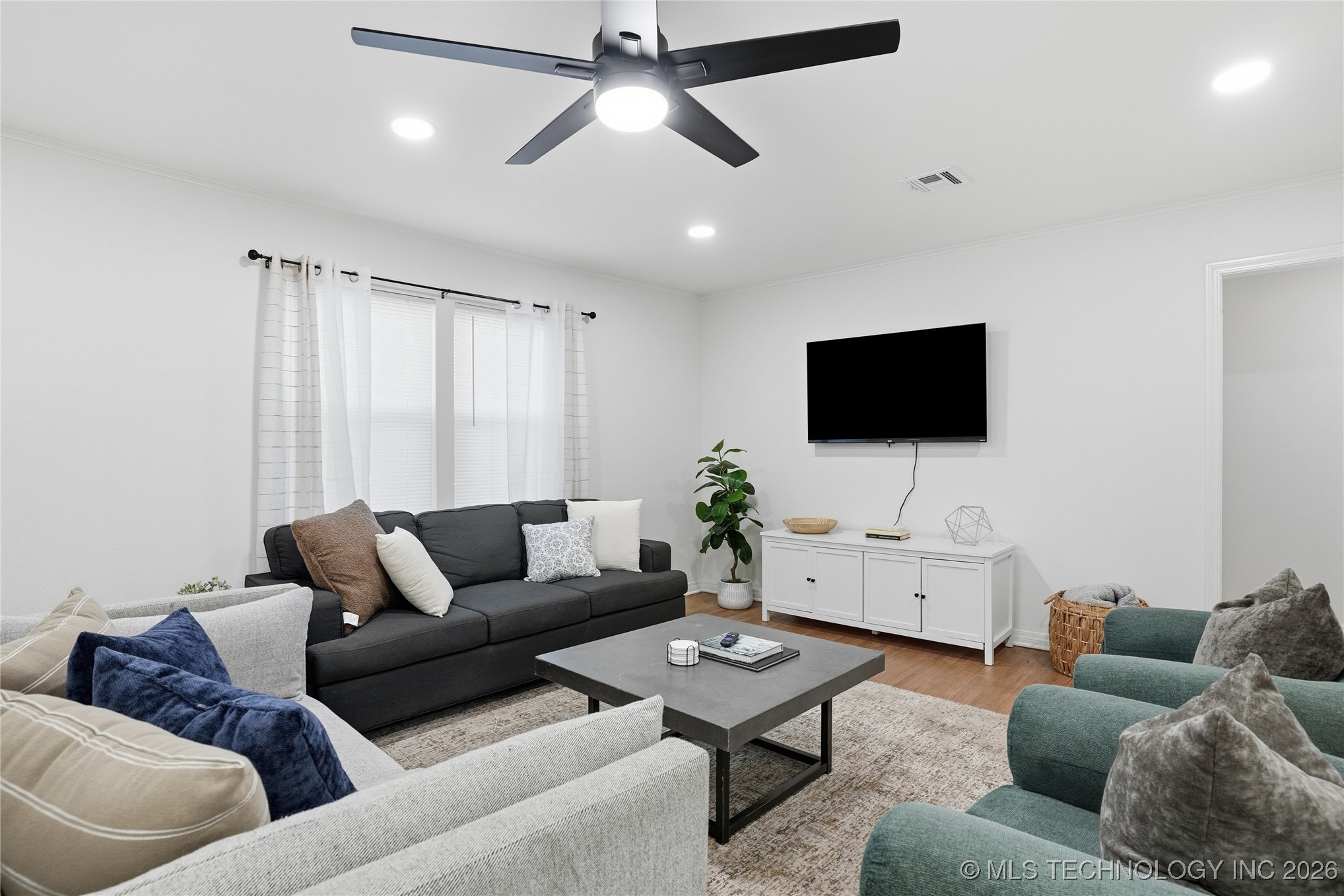 1416 E 50th Street Property Photo 23