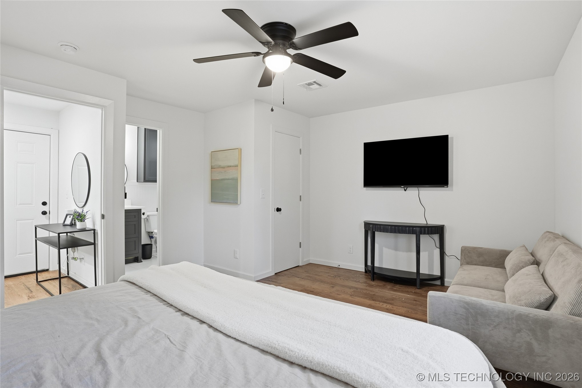 1416 E 50th Street Property Photo 28