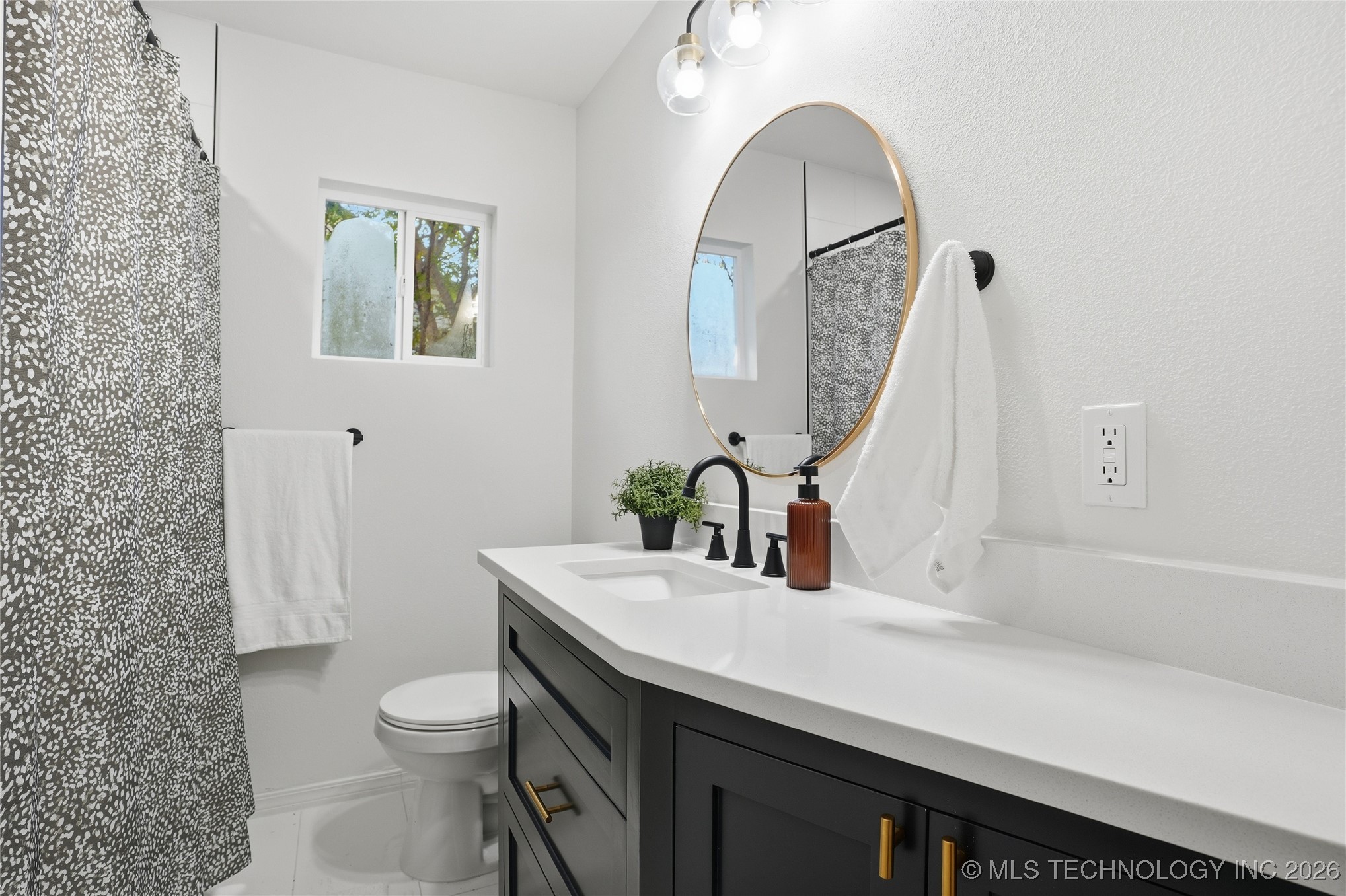 1416 E 50th Street Property Photo 49